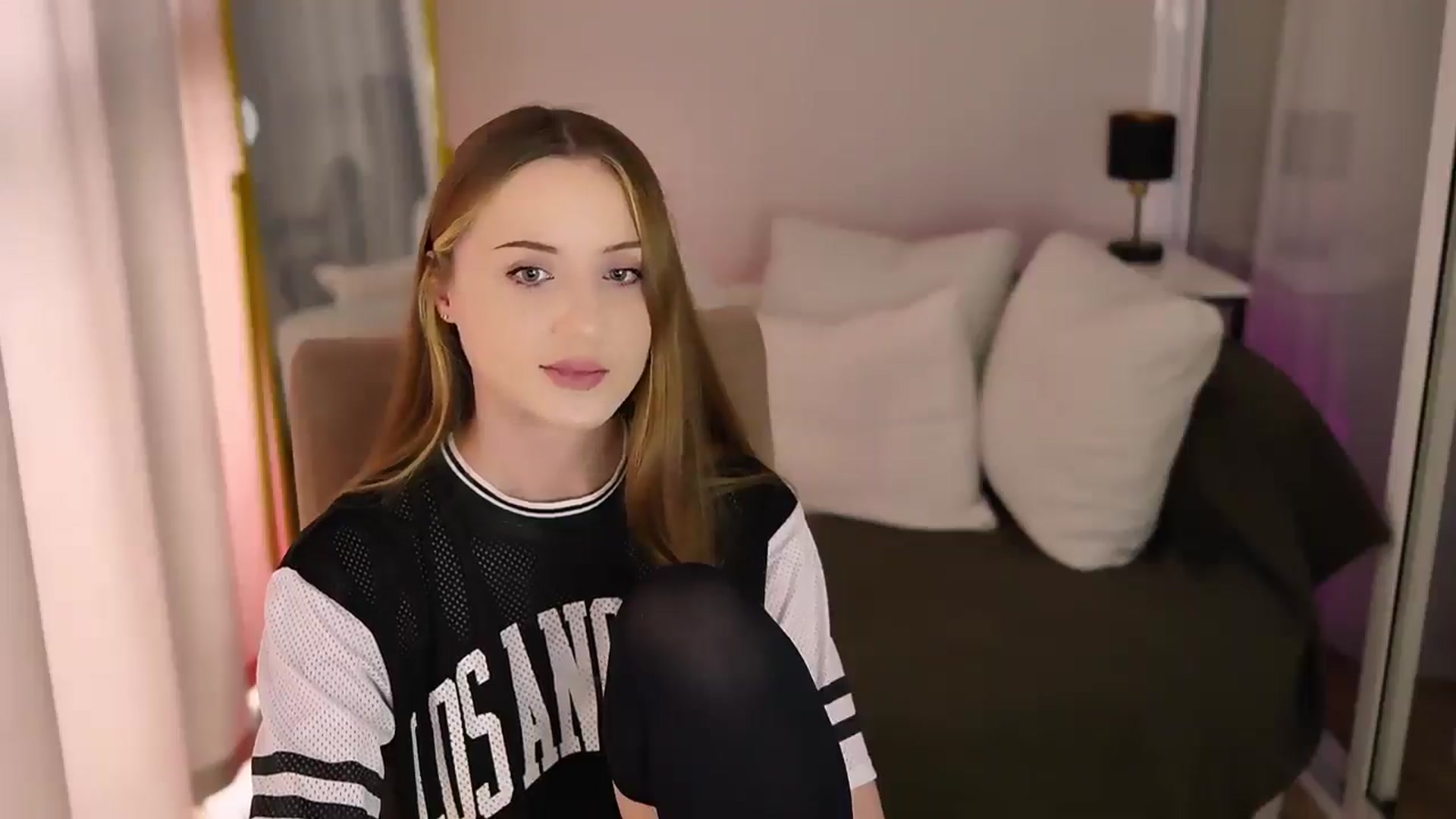 Gallery image thumbnail from Innocent_Soul's myfreecams stream on, 06/18/2025, 13:01 image 13 of 20