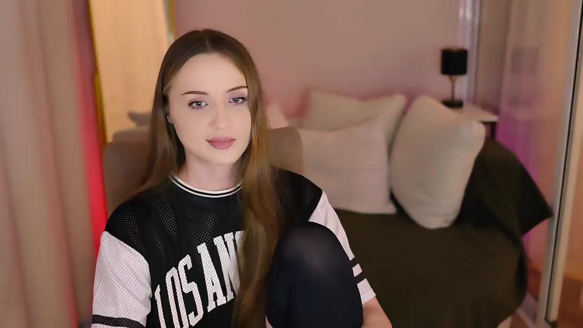 Gallery image thumbnail from Innocent_Soul's myfreecams stream on, 06/18/2025, 17:04 image 16 of 20