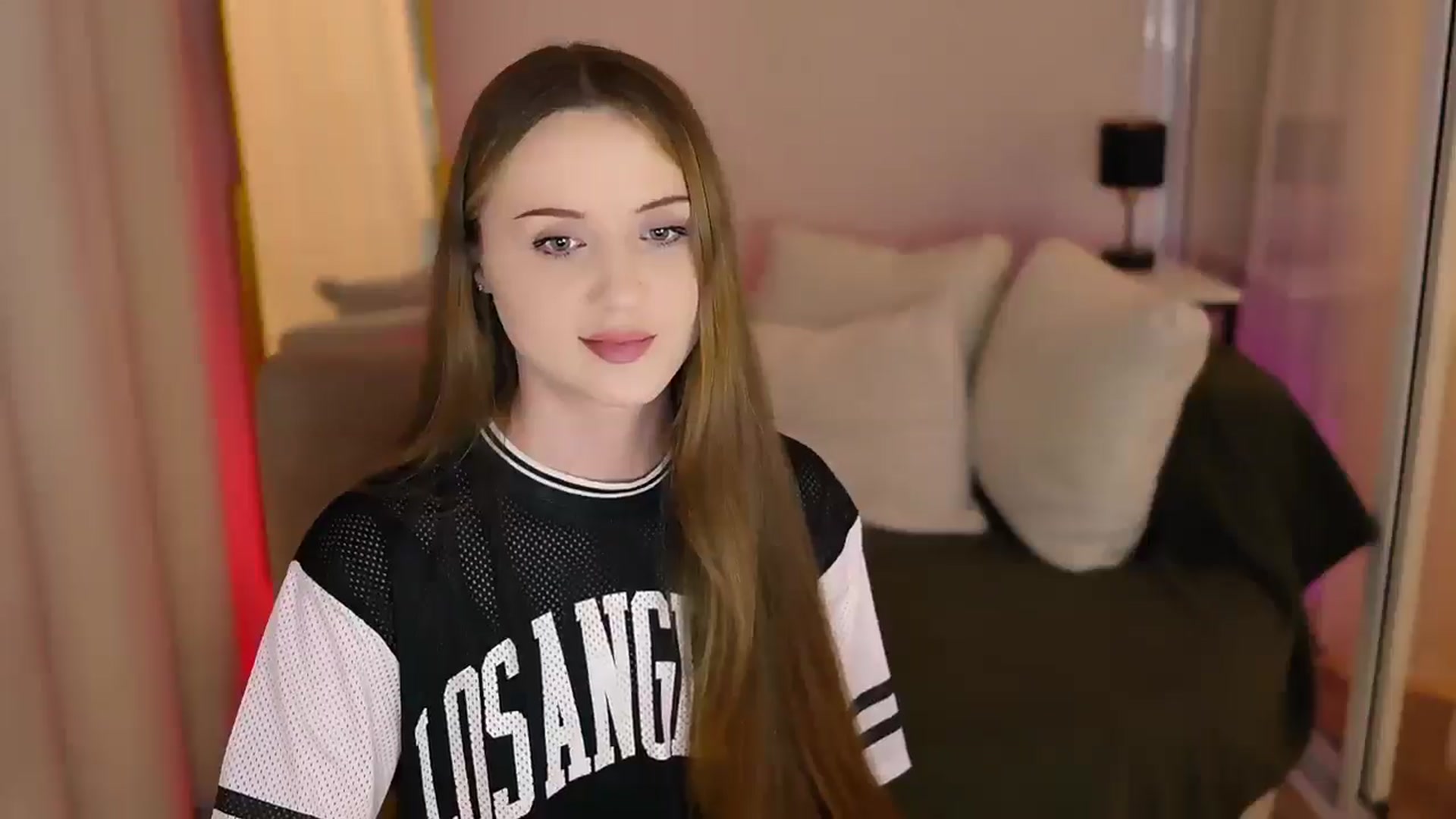 Gallery image thumbnail from Innocent_Soul's myfreecams stream on, 06/18/2025, 17:04 image 18 of 20