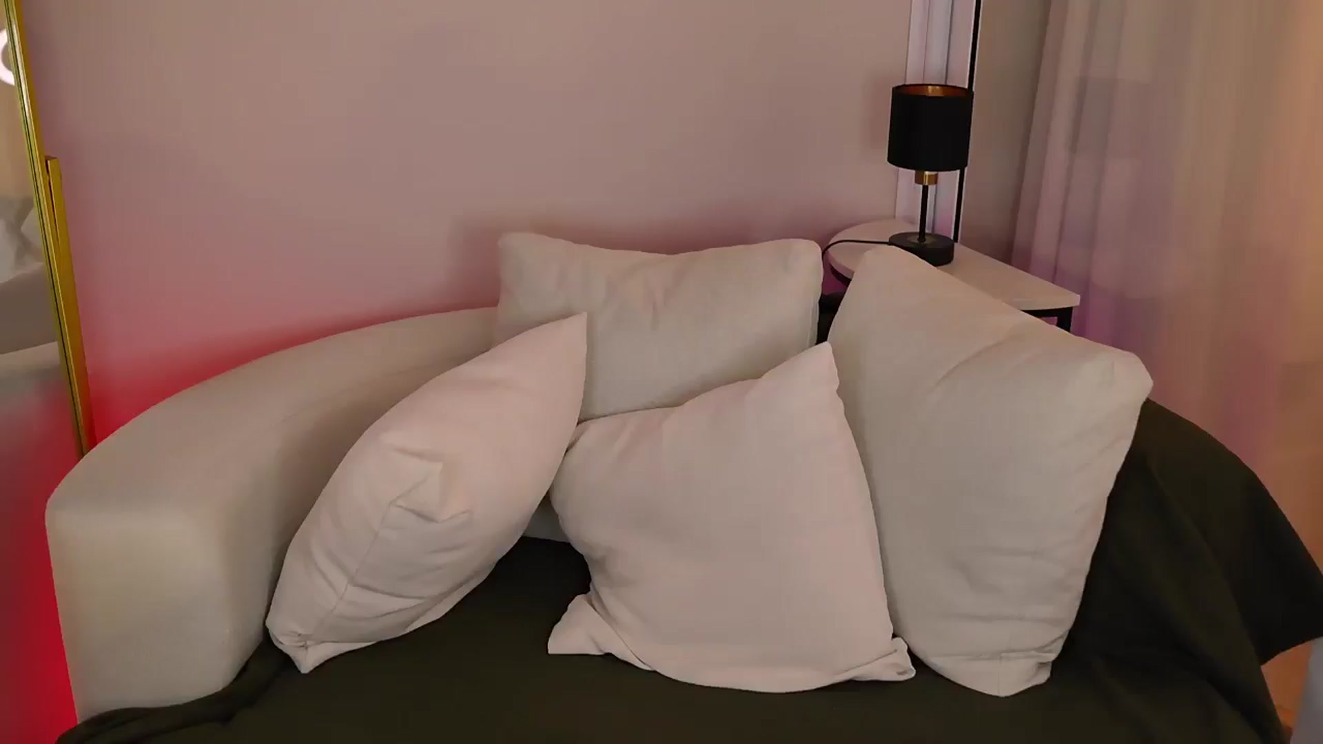 Gallery image thumbnail from Innocent_Soul's myfreecams stream on, 06/18/2025, 21:42 image 19 of 20
