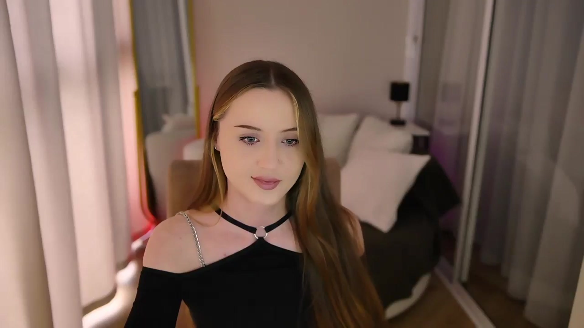 Gallery image thumbnail from Innocent_Soul's myfreecams stream on, 06/22/2025, 15:01 image 2 of 20