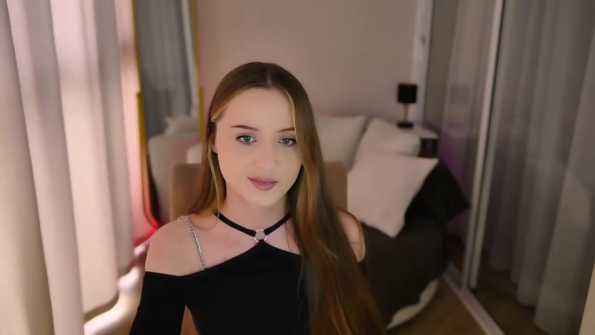 Gallery image thumbnail from Innocent_Soul's myfreecams stream on, 06/22/2025, 15:01 image 4 of 20