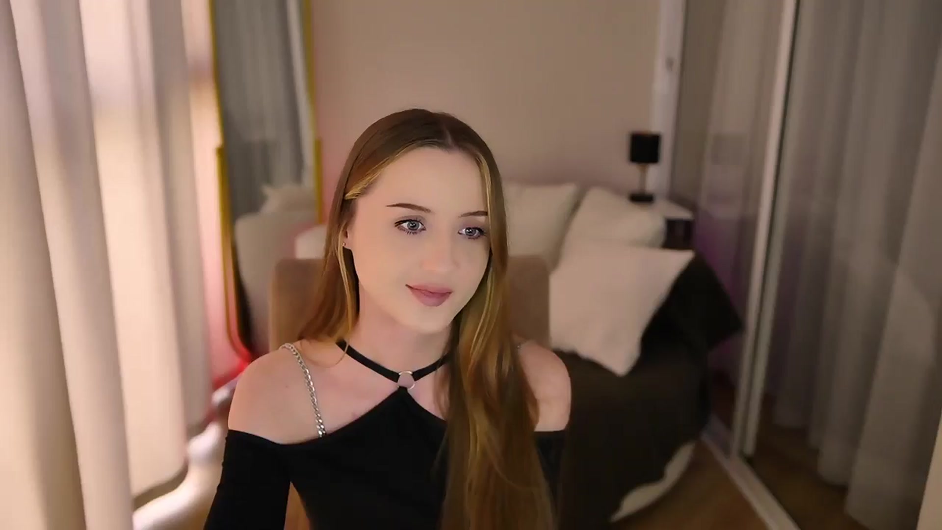 Gallery image thumbnail from Innocent_Soul's myfreecams stream on, 06/22/2025, 15:01 image 10 of 20