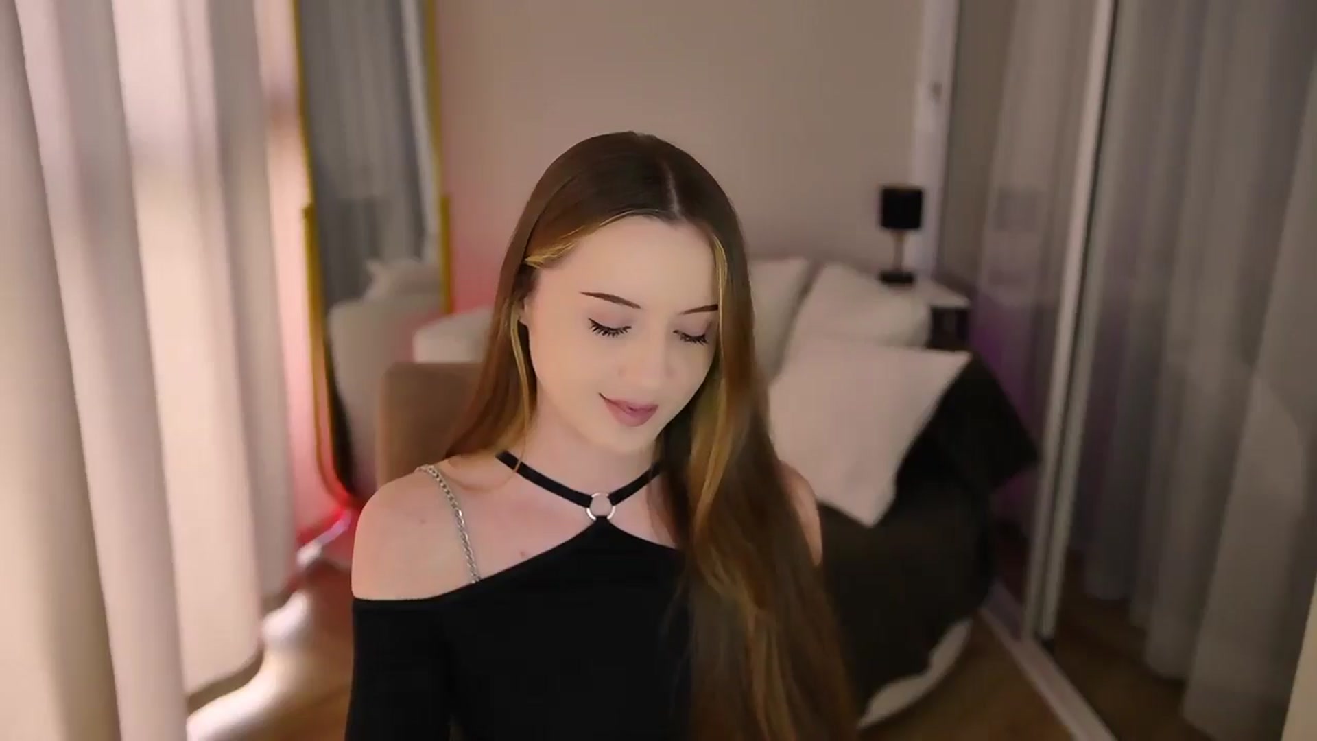 Gallery image thumbnail from Innocent_Soul's myfreecams stream on, 06/22/2025, 15:01 image 8 of 20