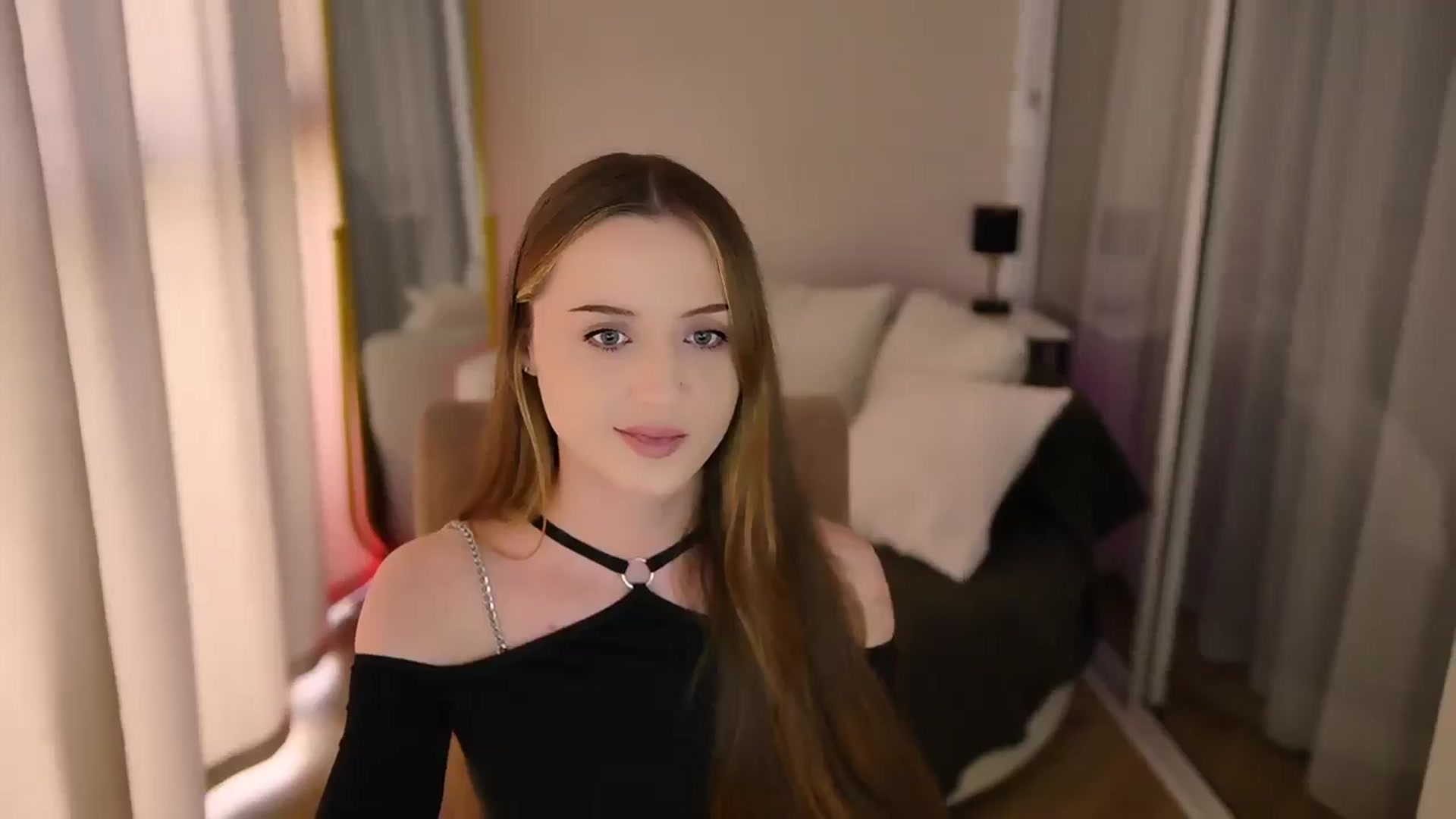 Gallery image thumbnail from Innocent_Soul's myfreecams stream on, 06/22/2025, 15:01 image 14 of 20