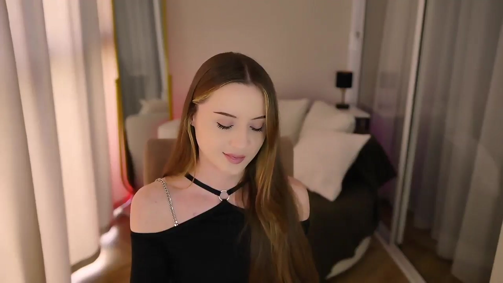 Gallery image thumbnail from Innocent_Soul's myfreecams stream on, 06/22/2025, 15:01 image 18 of 20