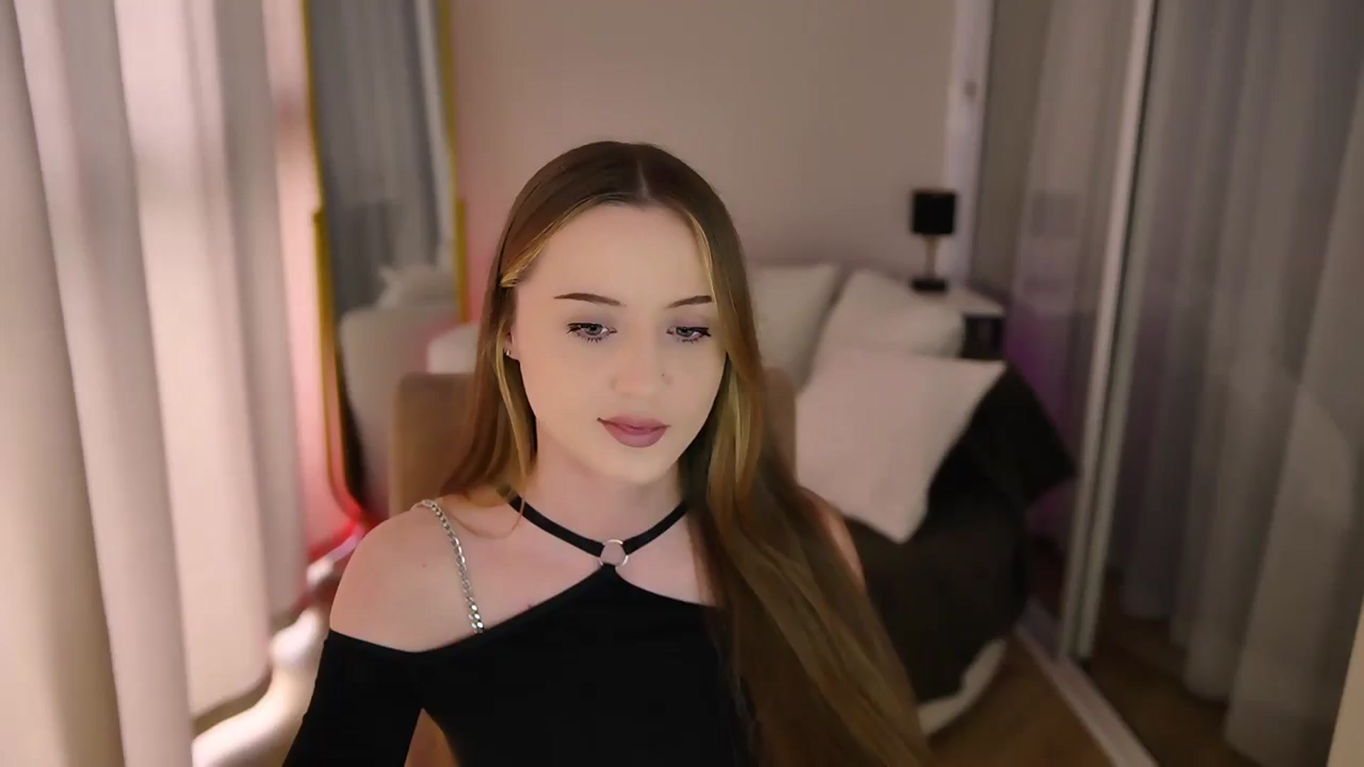 Gallery image thumbnail from Innocent_Soul's myfreecams stream on, 06/22/2025, 15:01 image 1 of 20