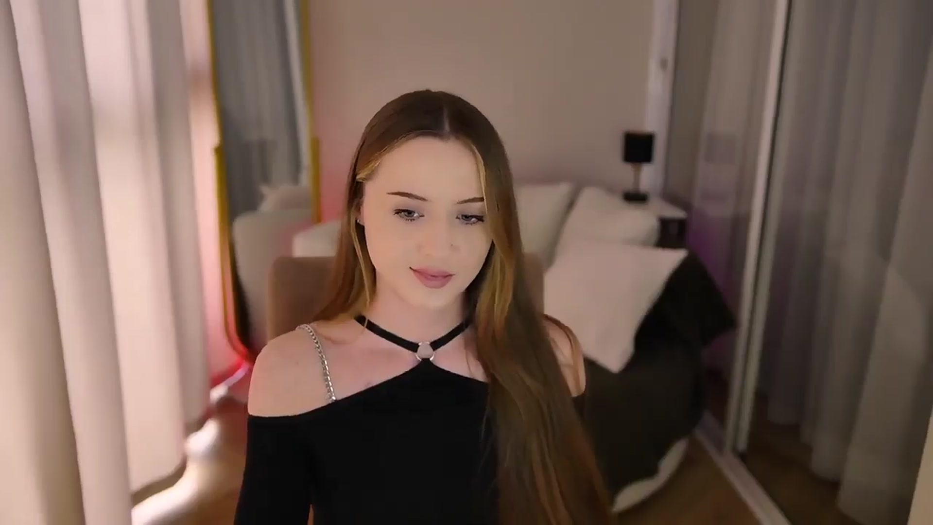 Gallery image thumbnail from Innocent_Soul's myfreecams stream on, 06/22/2025, 15:01 image 3 of 20