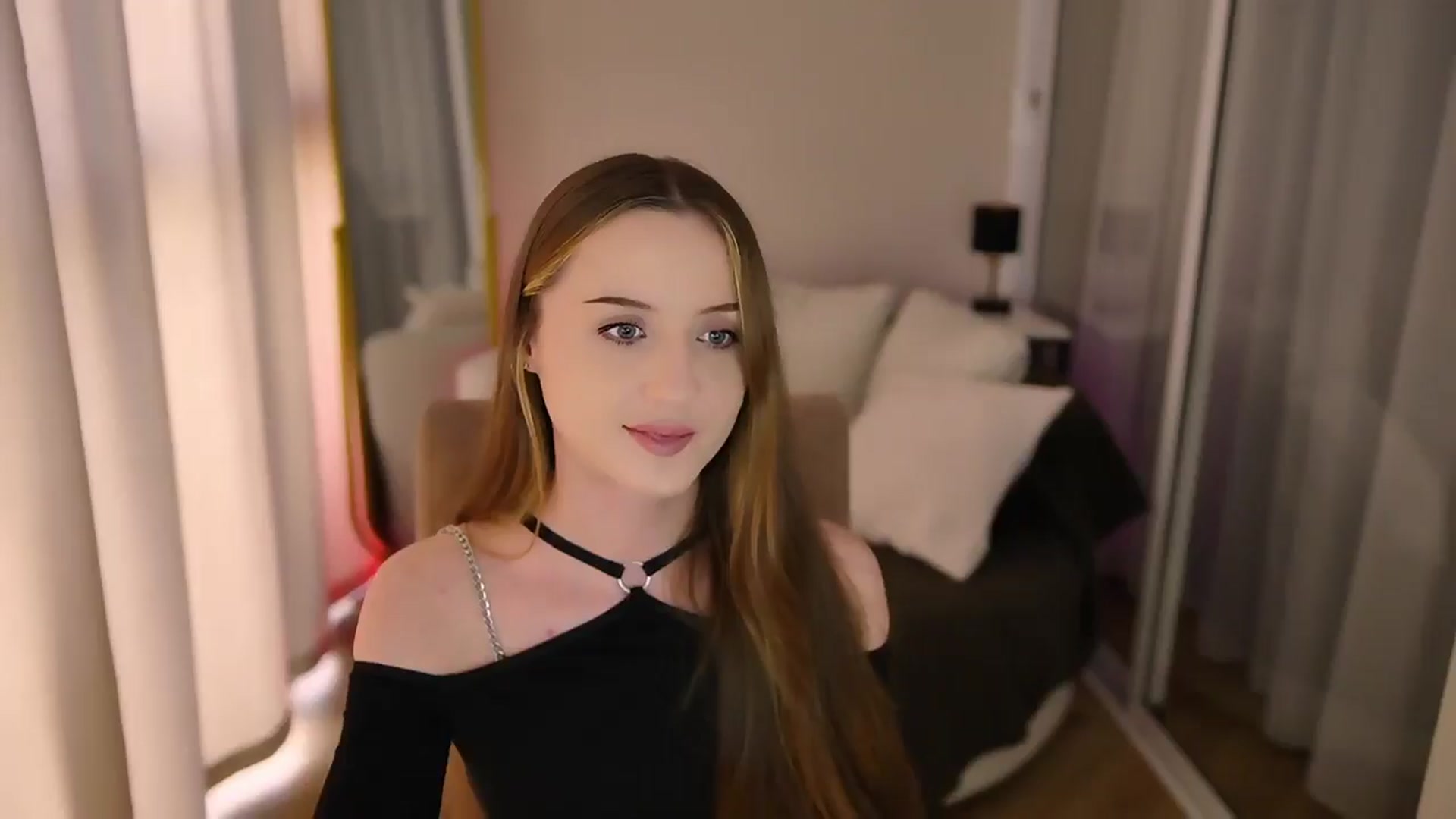Gallery image thumbnail from Innocent_Soul's myfreecams stream on, 06/22/2025, 15:01 image 15 of 20