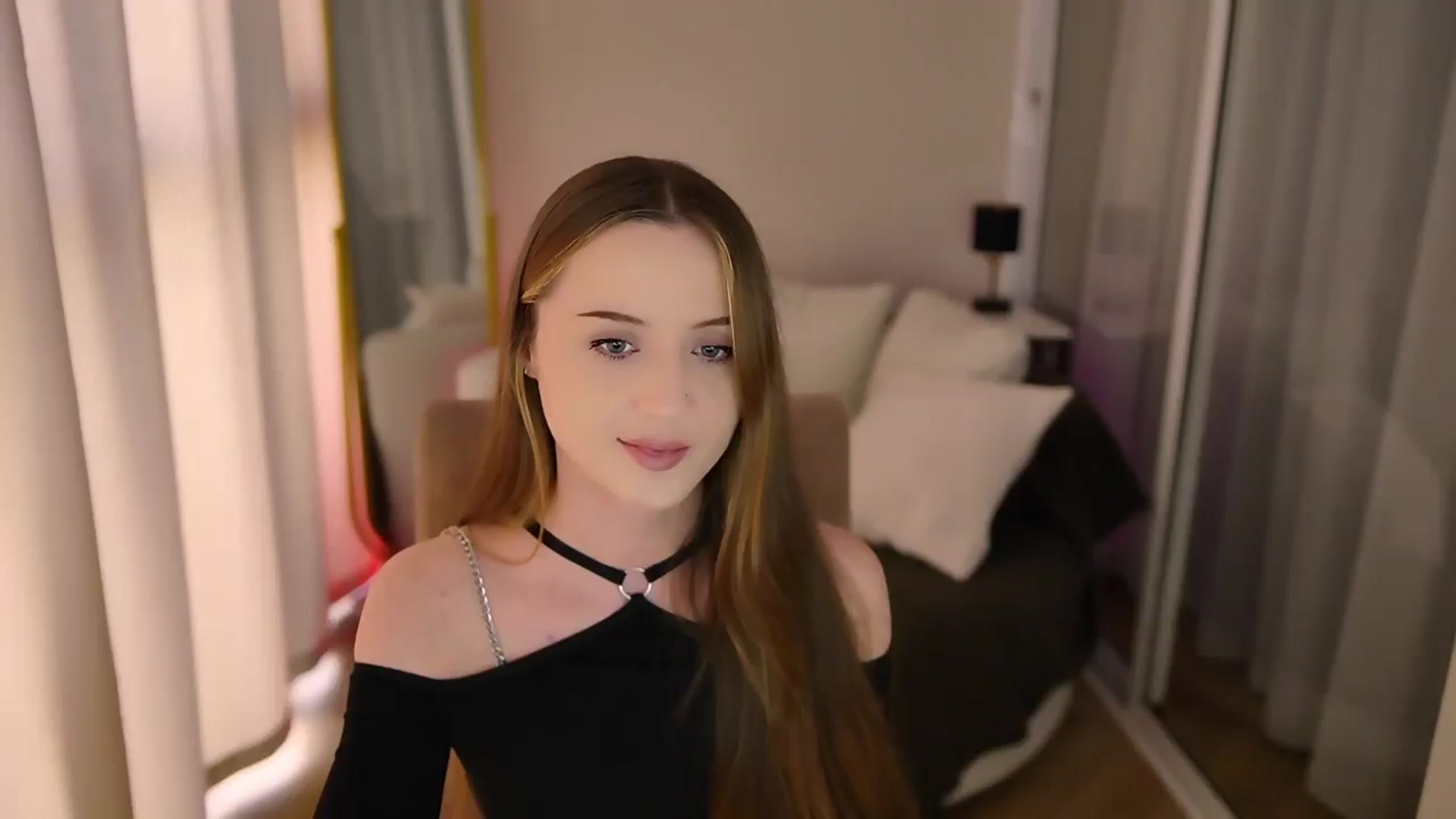 Gallery image thumbnail from Innocent_Soul's myfreecams stream on, 06/22/2025, 15:01 image 17 of 20