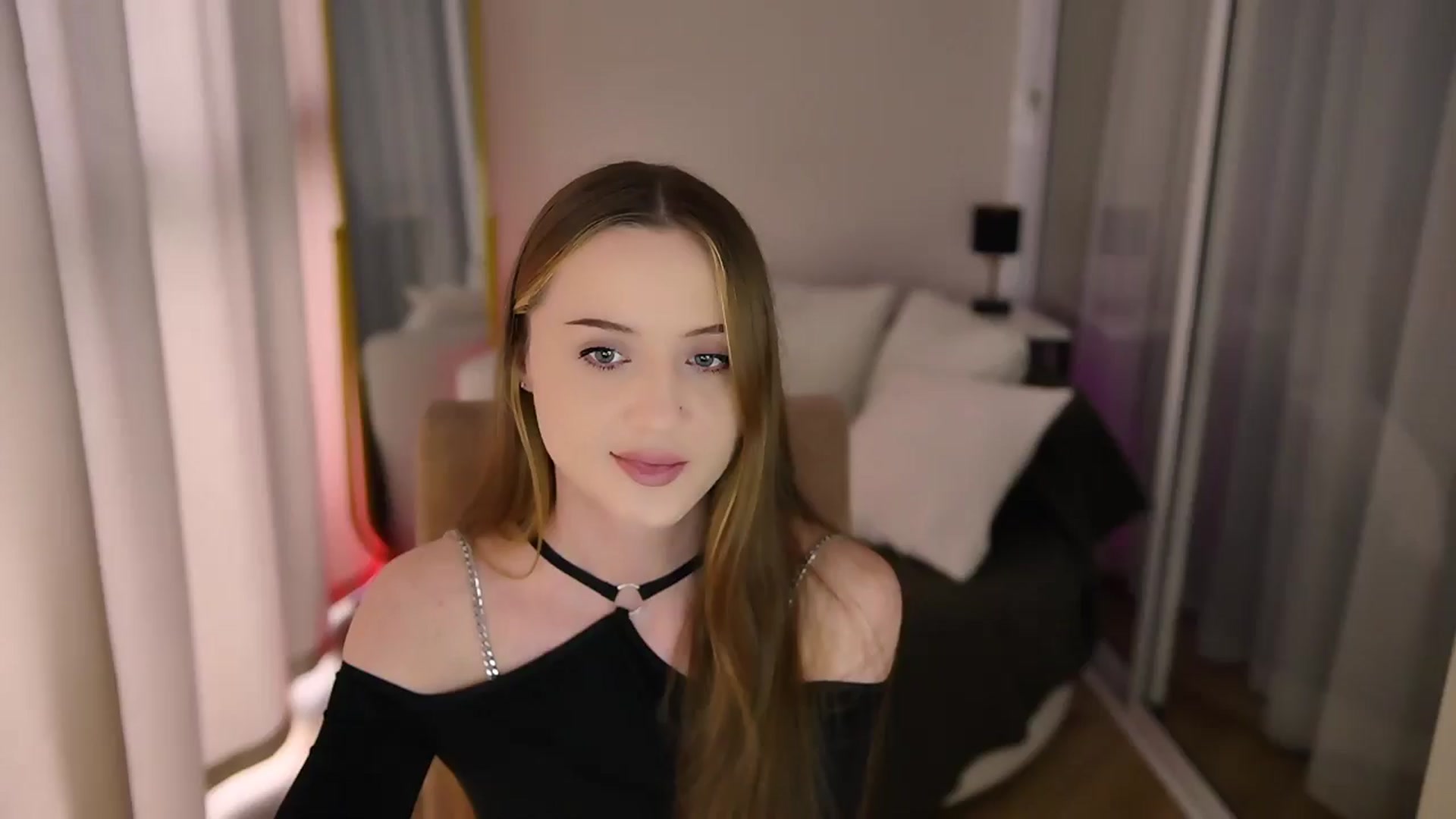 Gallery image thumbnail from Innocent_Soul's myfreecams stream on, 06/22/2025, 18:43 image 1 of 20