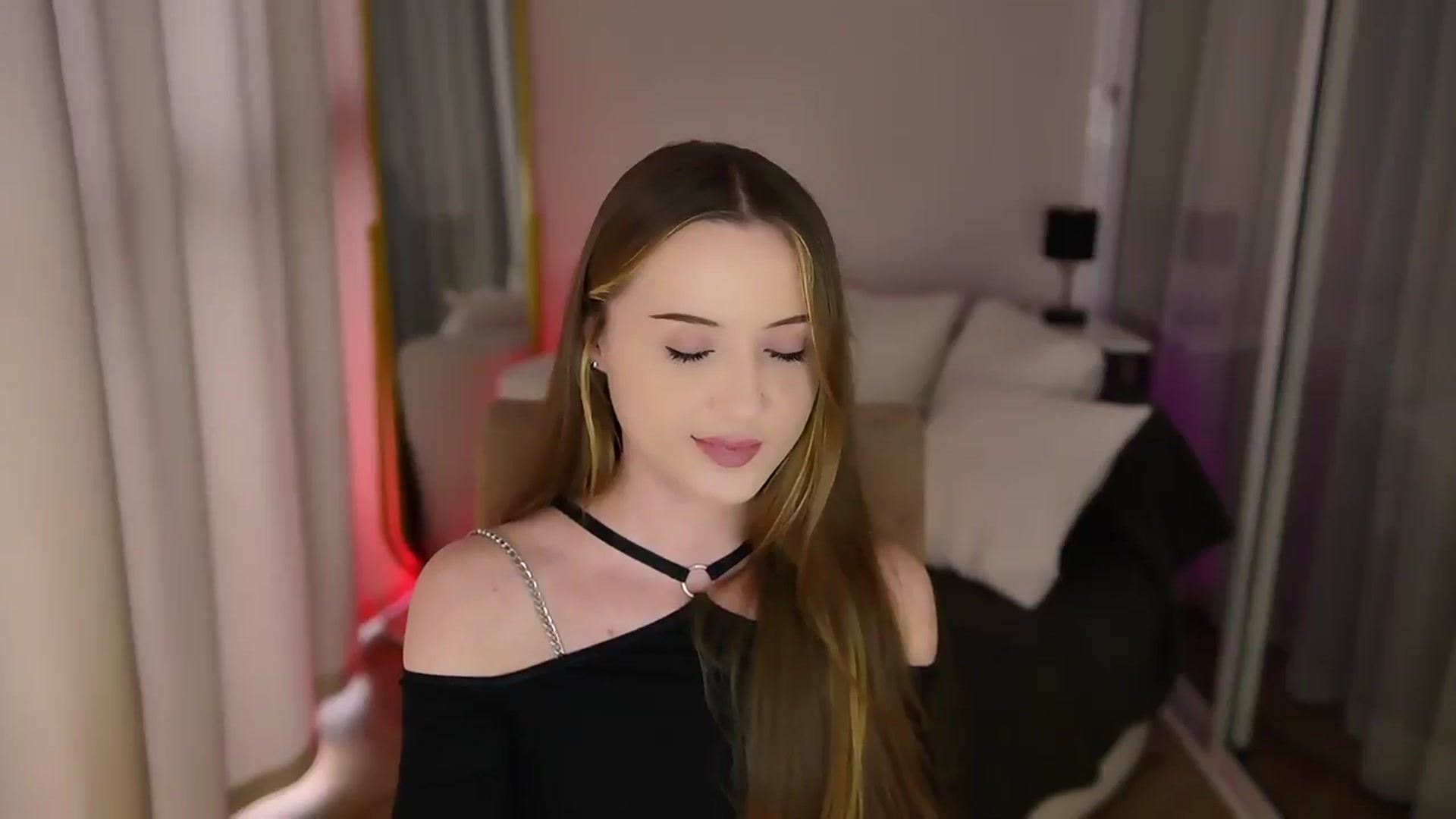 Gallery image thumbnail from Innocent_Soul's myfreecams stream on, 06/22/2025, 18:43 image 7 of 20