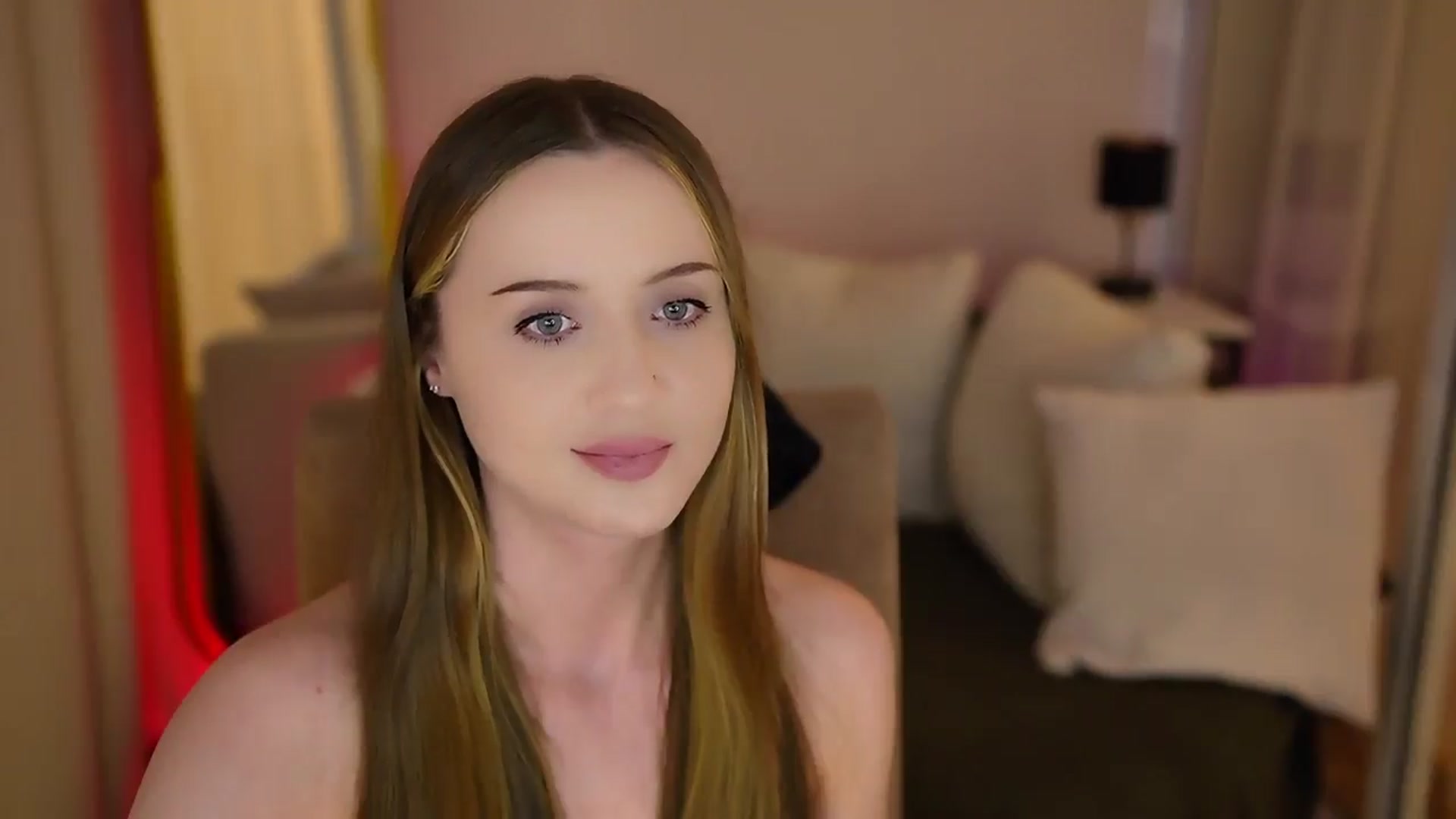 Gallery image thumbnail from Innocent_Soul's myfreecams stream on, 06/22/2025, 19:37 image 16 of 20