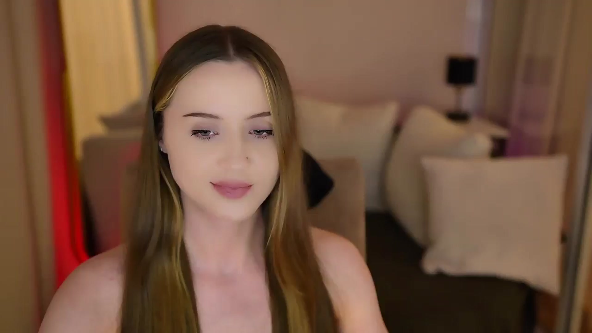 Gallery image thumbnail from Innocent_Soul's myfreecams stream on, 06/22/2025, 19:37 image 17 of 20
