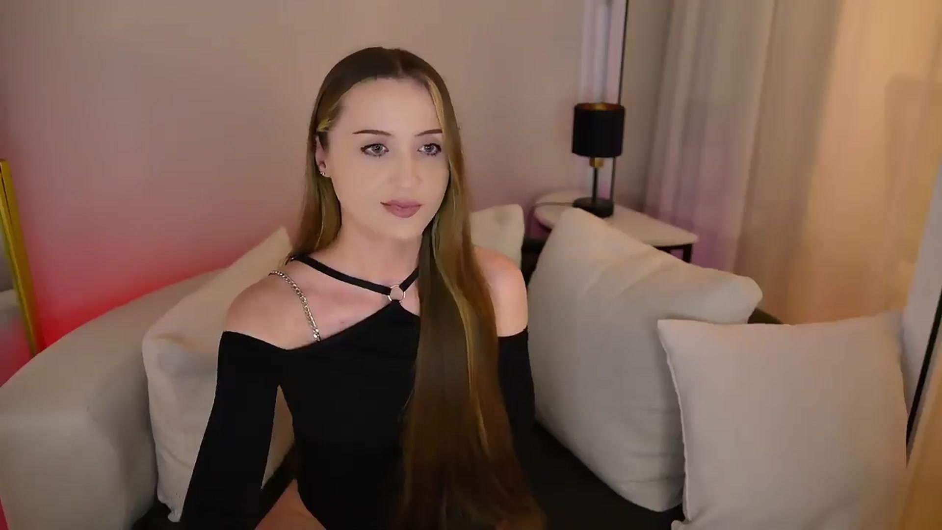 Gallery image thumbnail from Innocent_Soul's myfreecams stream on, 06/23/2025, 24:16 image 12 of 20