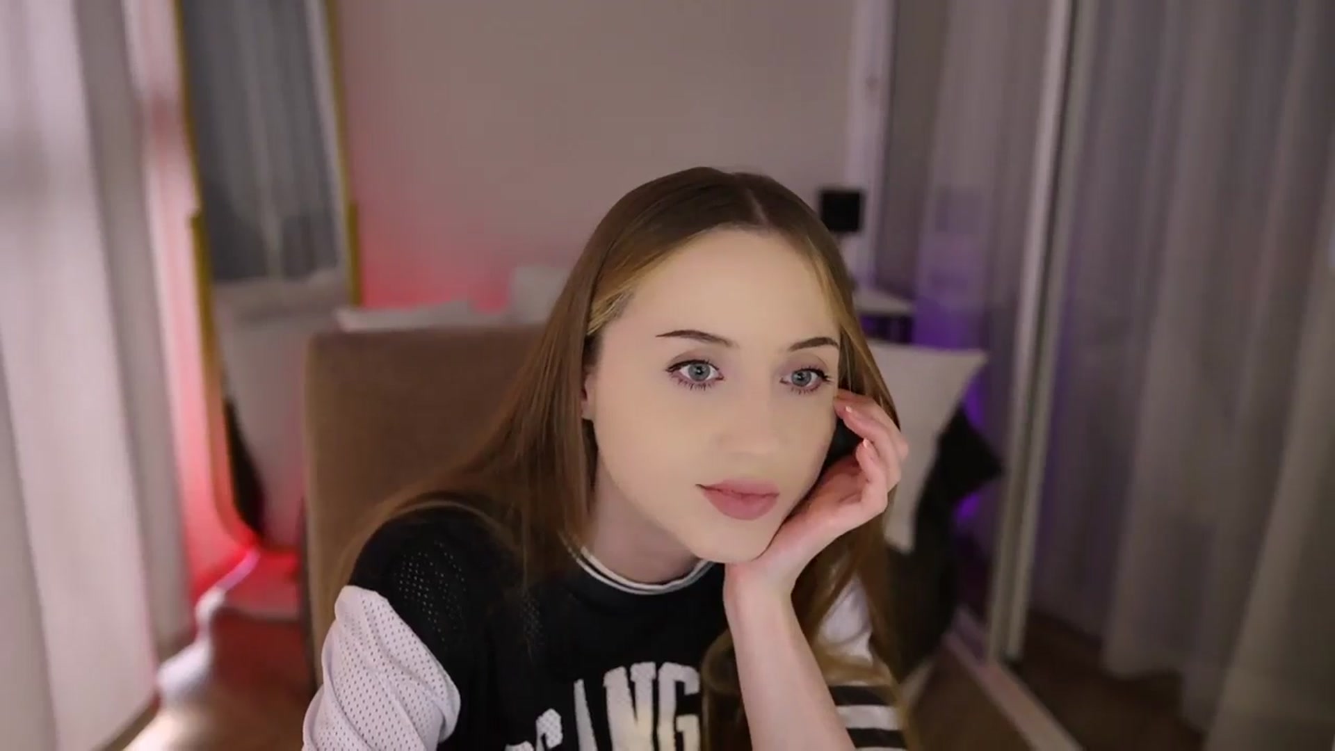 Gallery image thumbnail from Innocent_Soul's myfreecams stream on, 06/27/2025, 13:53 image 6 of 20
