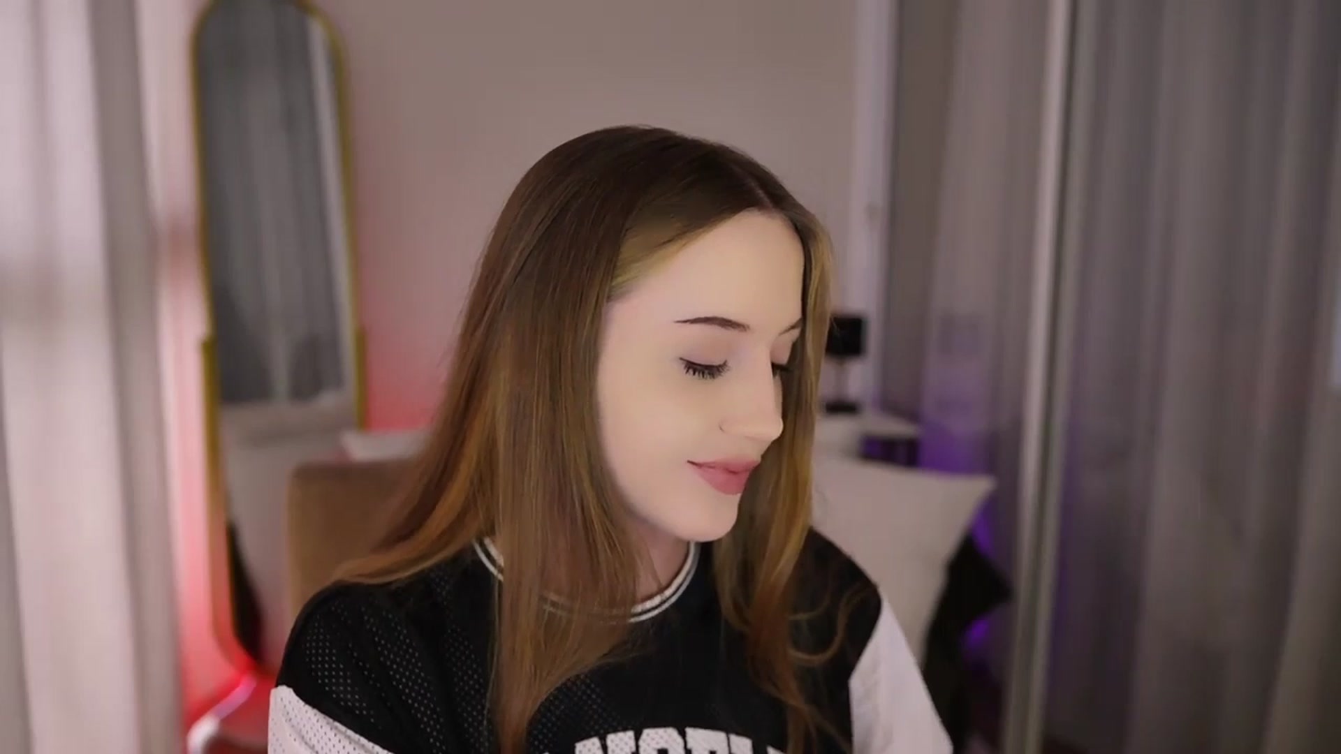 Gallery image thumbnail from Innocent_Soul's myfreecams stream on, 06/27/2025, 16:12 image 13 of 20