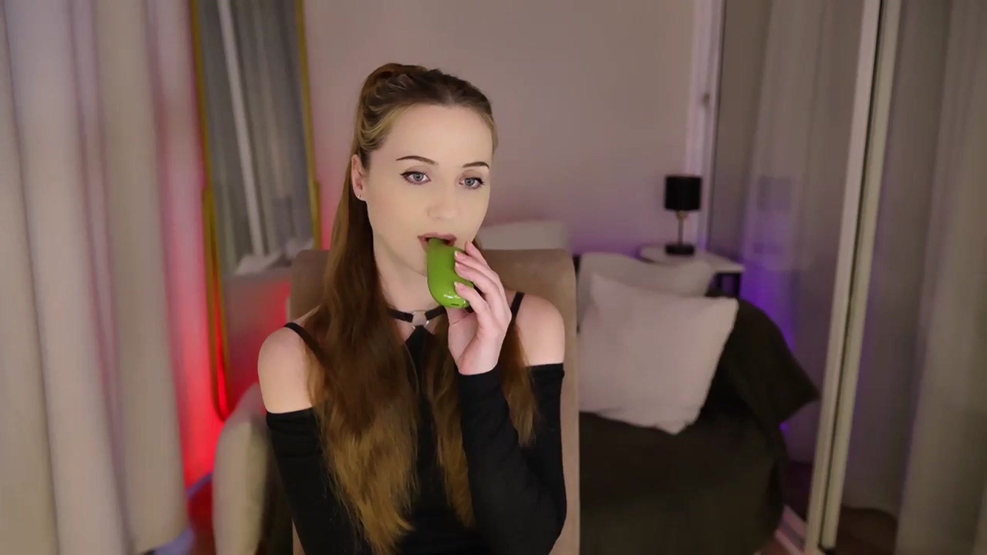 Gallery image thumbnail from Innocent_Soul's myfreecams stream on, 06/30/2025, 17:19 image 17 of 20