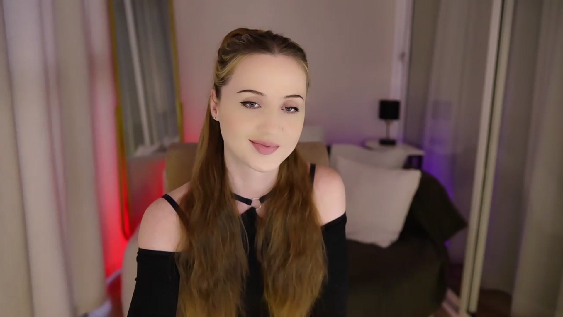 Gallery image thumbnail from Innocent_Soul's myfreecams stream on, 06/30/2025, 17:19 image 14 of 20