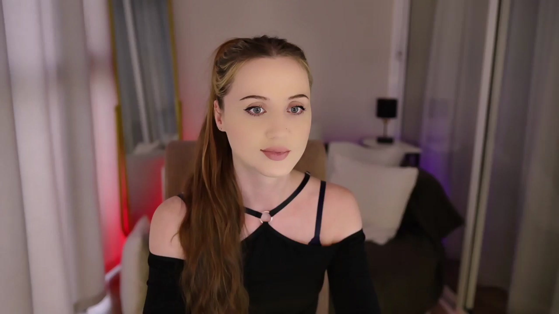 Gallery image thumbnail from Innocent_Soul's myfreecams stream on, 06/30/2025, 17:19 image 1 of 20