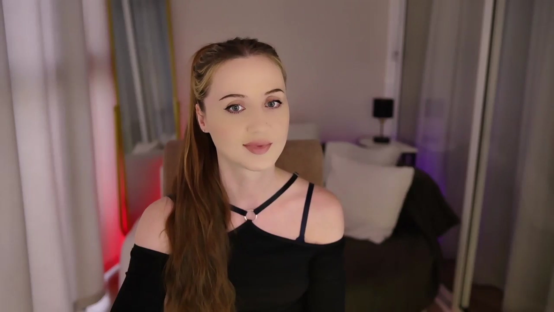 Gallery image thumbnail from Innocent_Soul's myfreecams stream on, 06/30/2025, 17:19 image 2 of 20