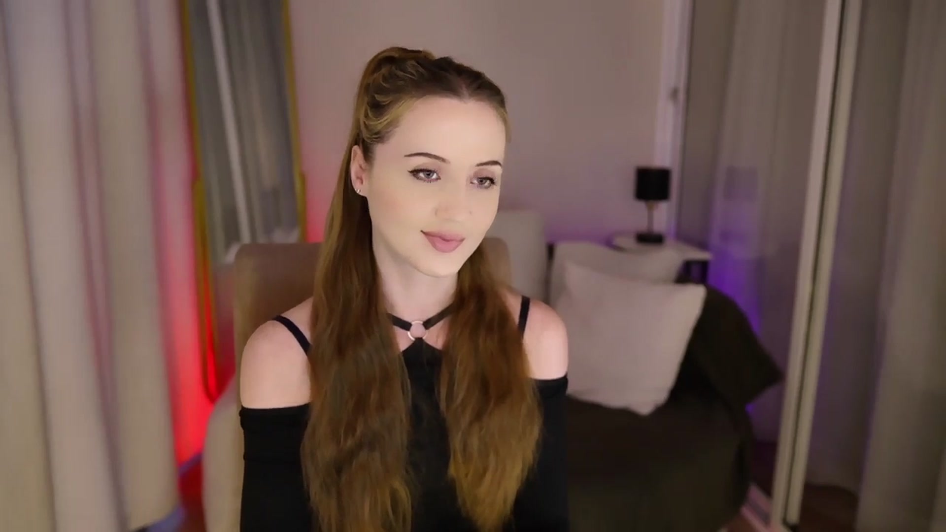Gallery image thumbnail from Innocent_Soul's myfreecams stream on, 06/30/2025, 17:19 image 19 of 20