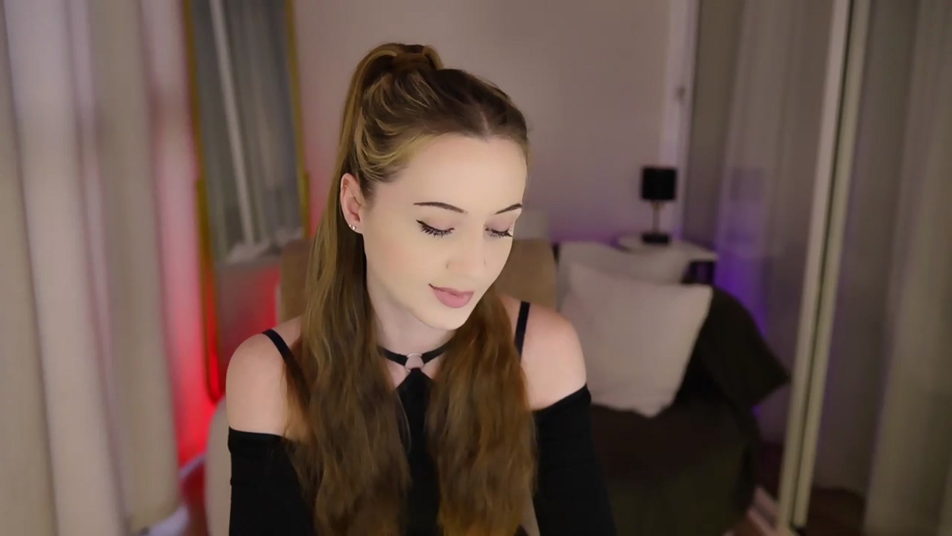 Gallery image thumbnail from Innocent_Soul's myfreecams stream on, 06/30/2025, 17:19 image 12 of 20