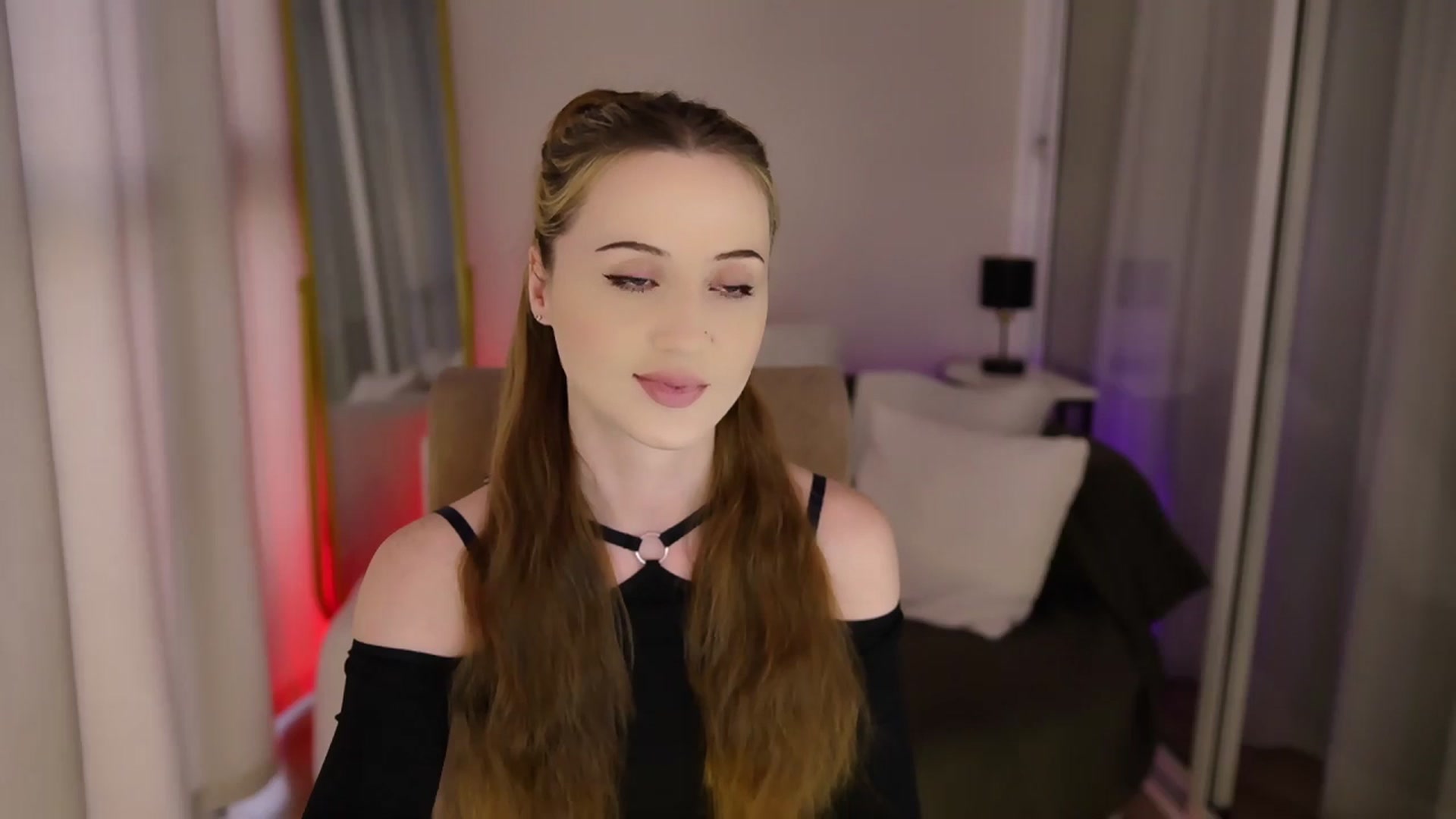 Gallery image thumbnail from Innocent_Soul's myfreecams stream on, 06/30/2025, 17:19 image 8 of 20
