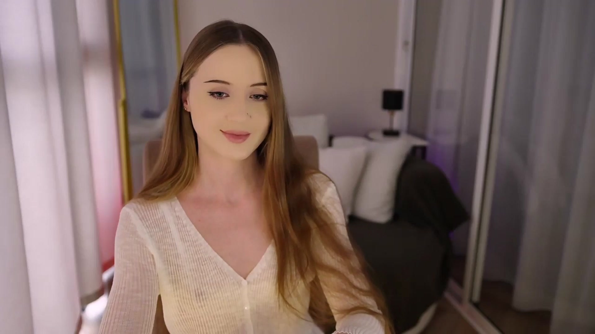 Gallery image thumbnail from Innocent_Soul's myfreecams stream on, 07/04/2025, 12:42 image 13 of 20