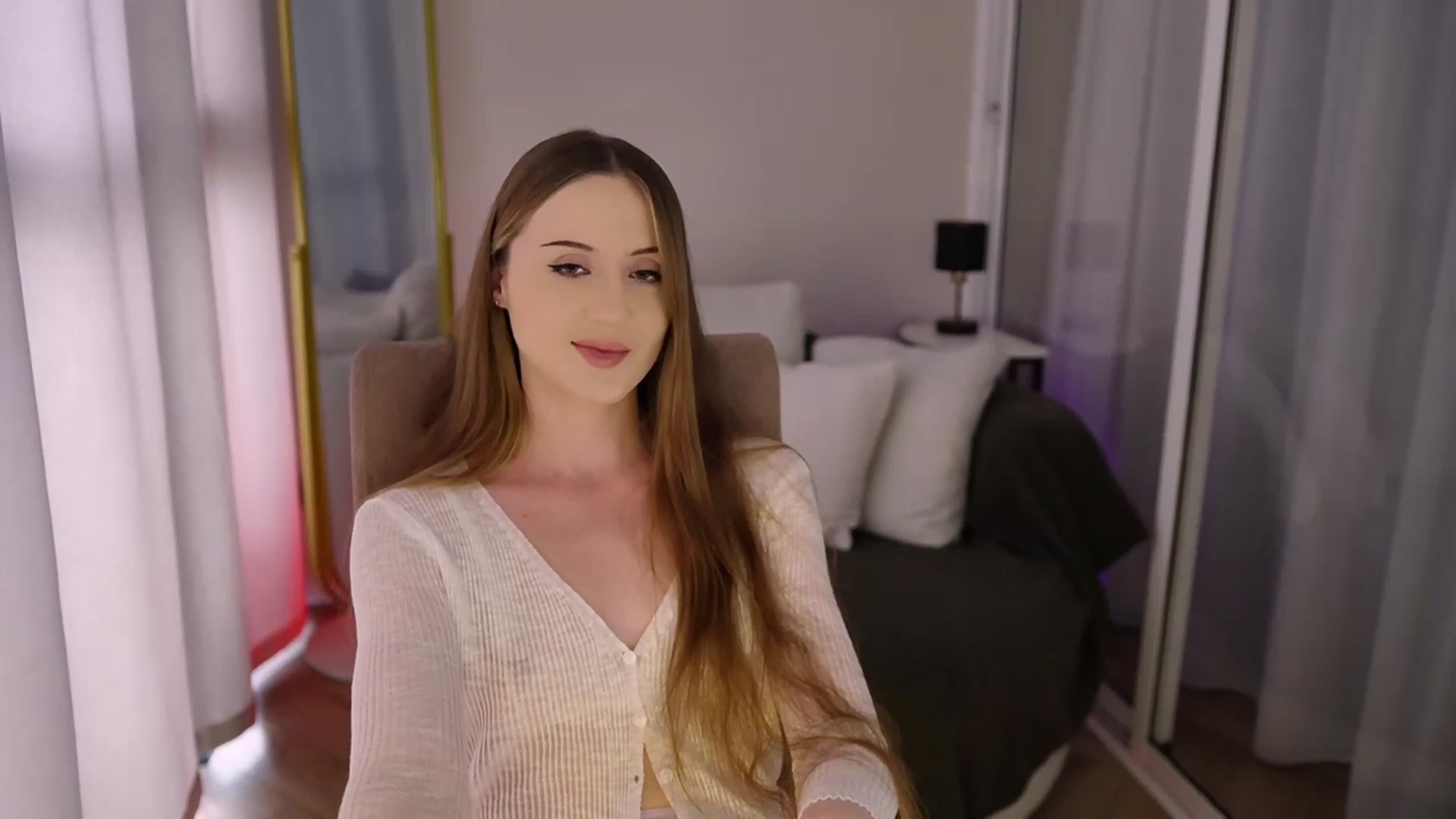 Gallery image thumbnail from Innocent_Soul's myfreecams stream on, 07/04/2025, 12:42 image 18 of 20