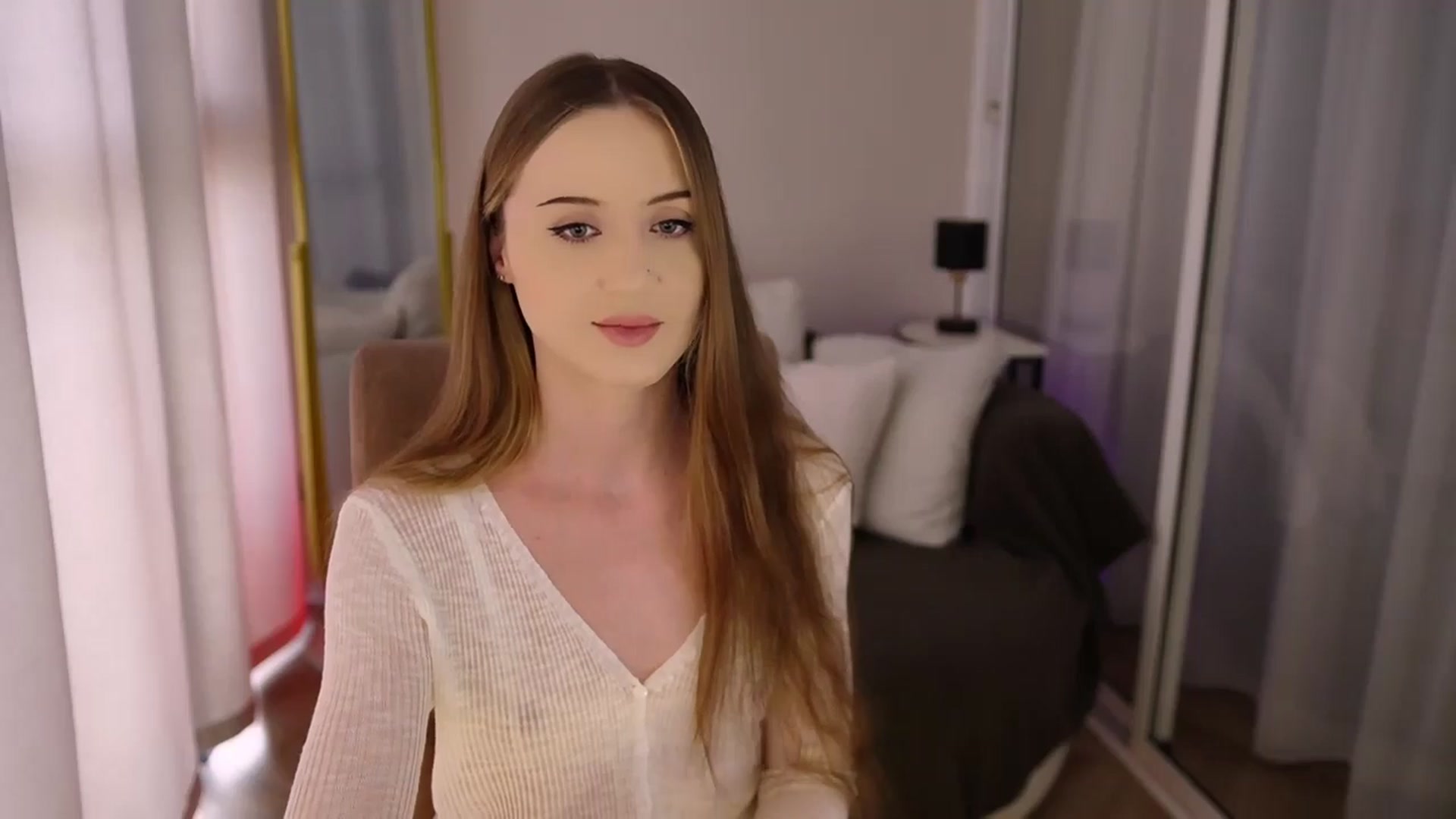 Gallery image thumbnail from Innocent_Soul's myfreecams stream on, 07/04/2025, 12:42 image 15 of 20