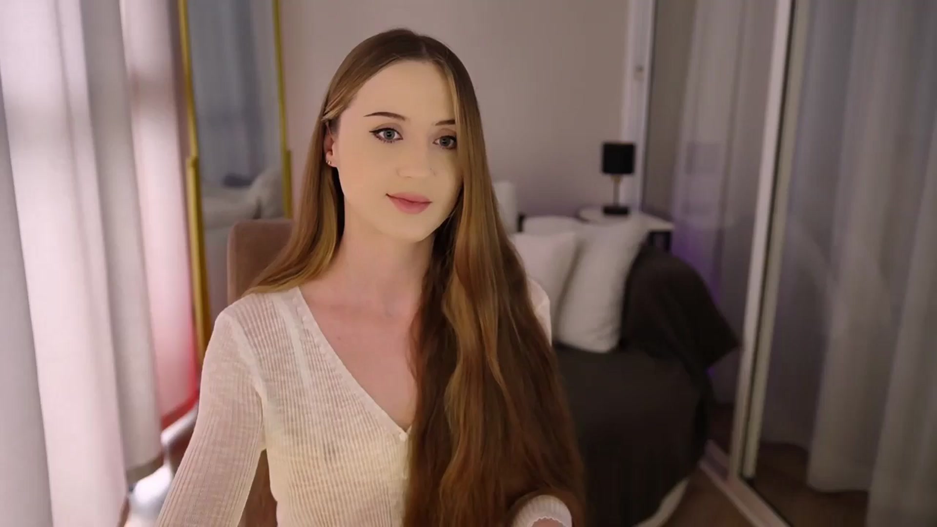 Gallery image thumbnail from Innocent_Soul's myfreecams stream on, 07/04/2025, 12:42 image 1 of 20