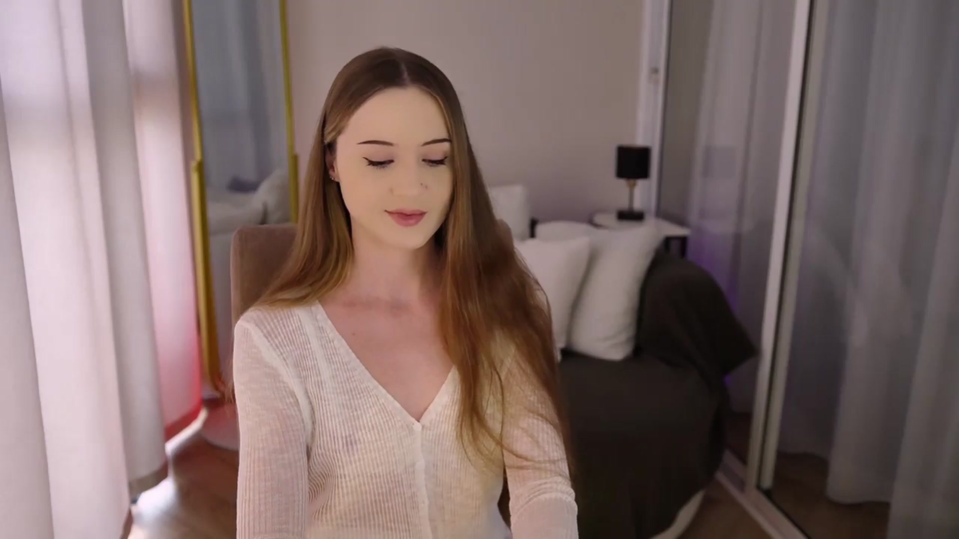 Gallery image thumbnail from Innocent_Soul's myfreecams stream on, 07/04/2025, 12:42 image 10 of 20