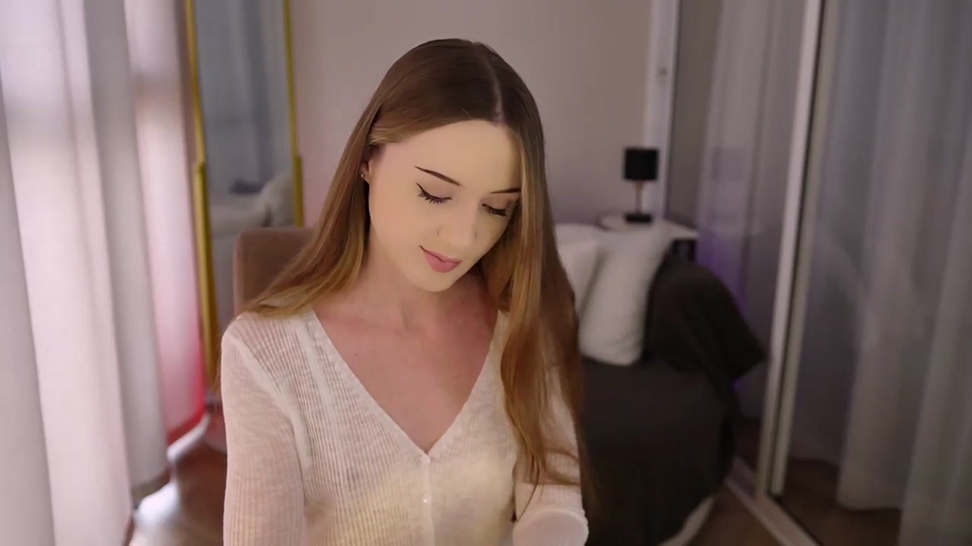 Gallery image thumbnail from Innocent_Soul's myfreecams stream on, 07/04/2025, 12:42 image 8 of 20