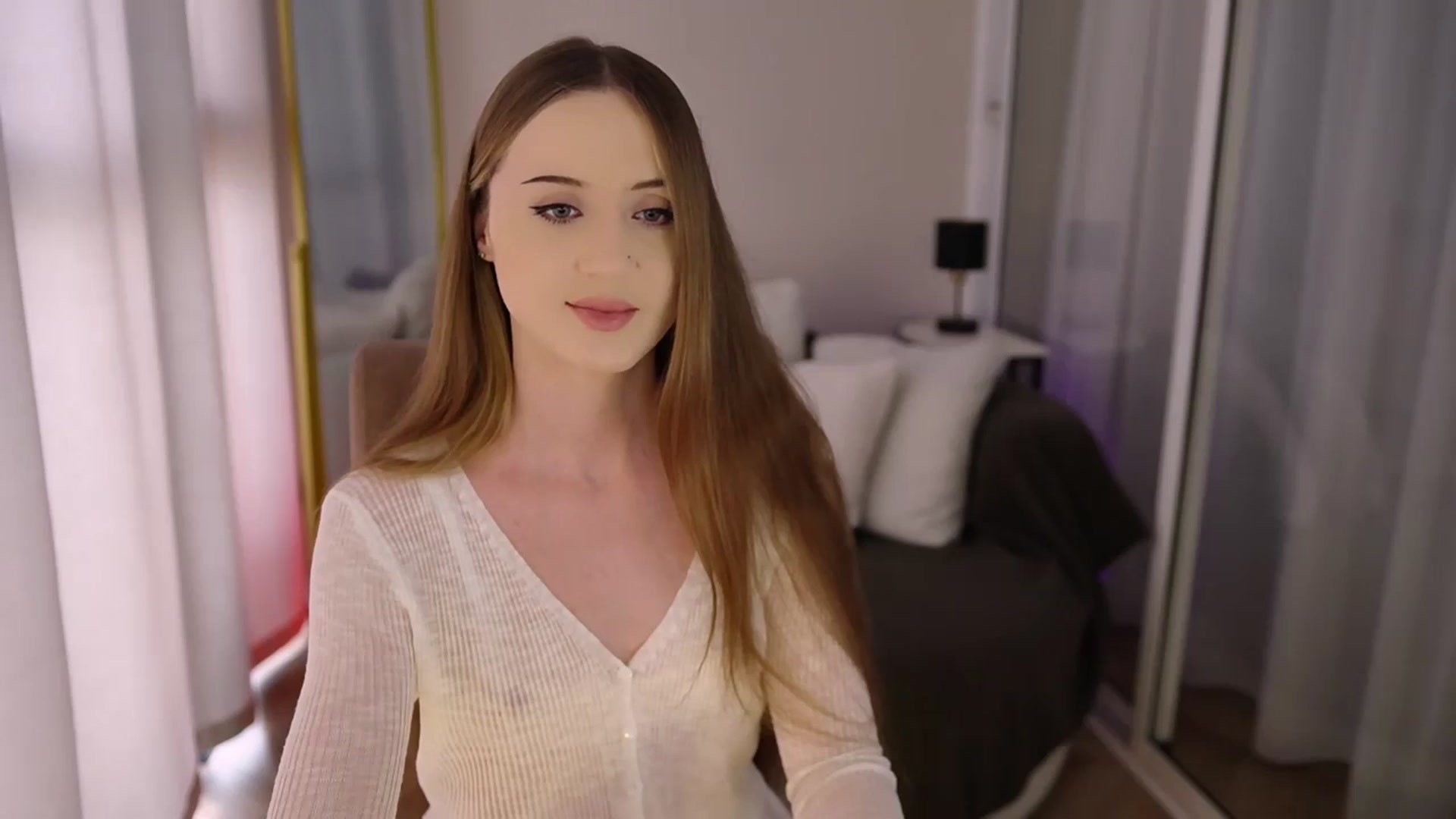 Gallery image thumbnail from Innocent_Soul's myfreecams stream on, 07/04/2025, 12:42 image 9 of 20