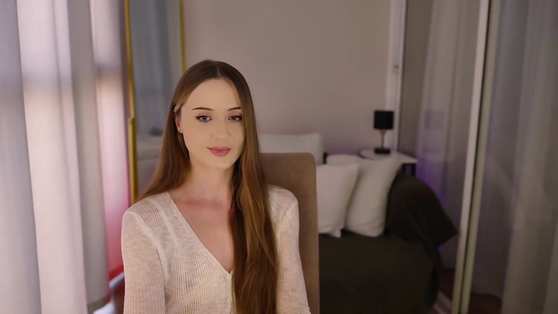 Gallery image thumbnail from Innocent_Soul's myfreecams stream on, 07/04/2025, 15:43 image 9 of 20
