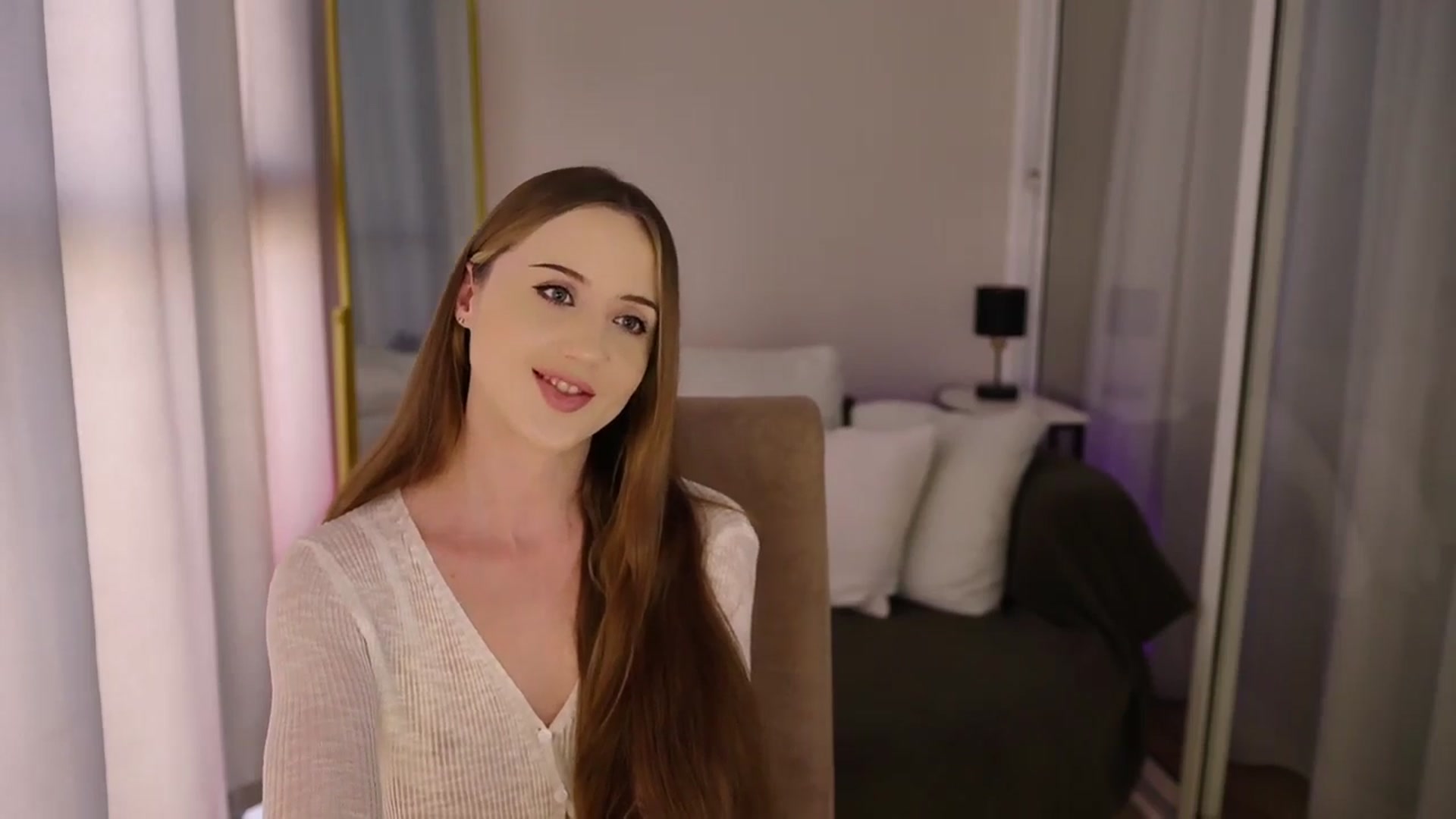 Gallery image thumbnail from Innocent_Soul's myfreecams stream on, 07/04/2025, 15:43 image 11 of 20