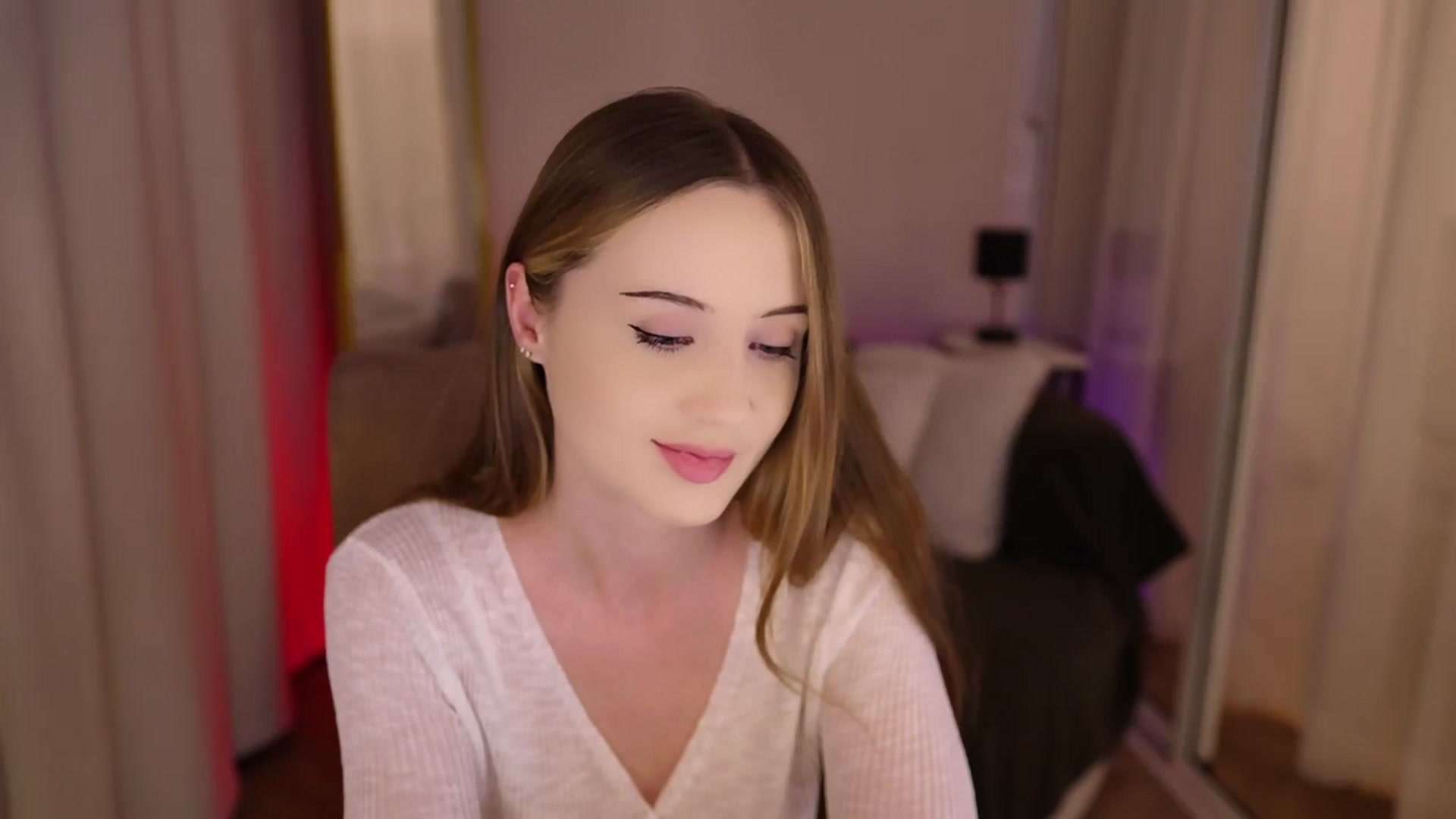 Gallery image thumbnail from Innocent_Soul's myfreecams stream on, 07/04/2025, 19:24 image 10 of 20