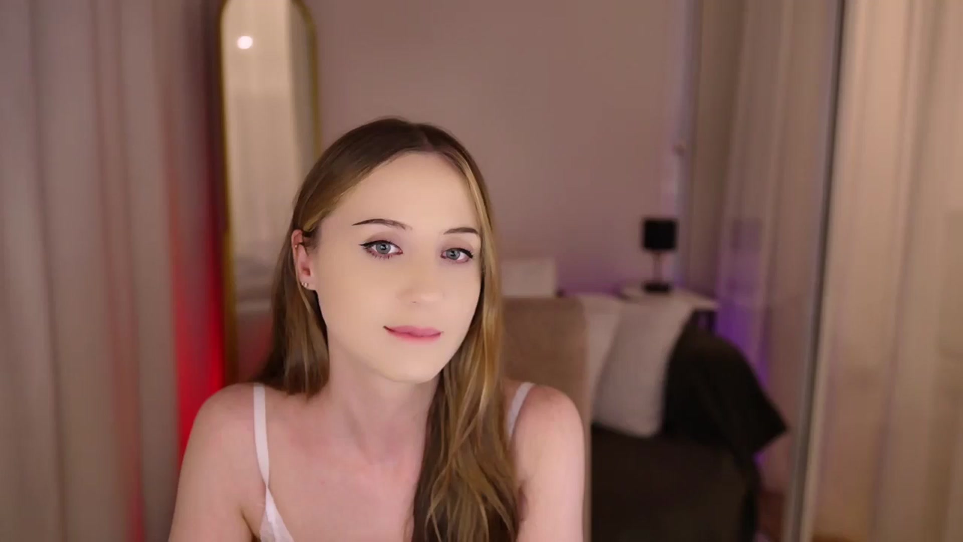 Gallery image thumbnail from Innocent_Soul's myfreecams stream on, 07/04/2025, 19:24 image 17 of 20
