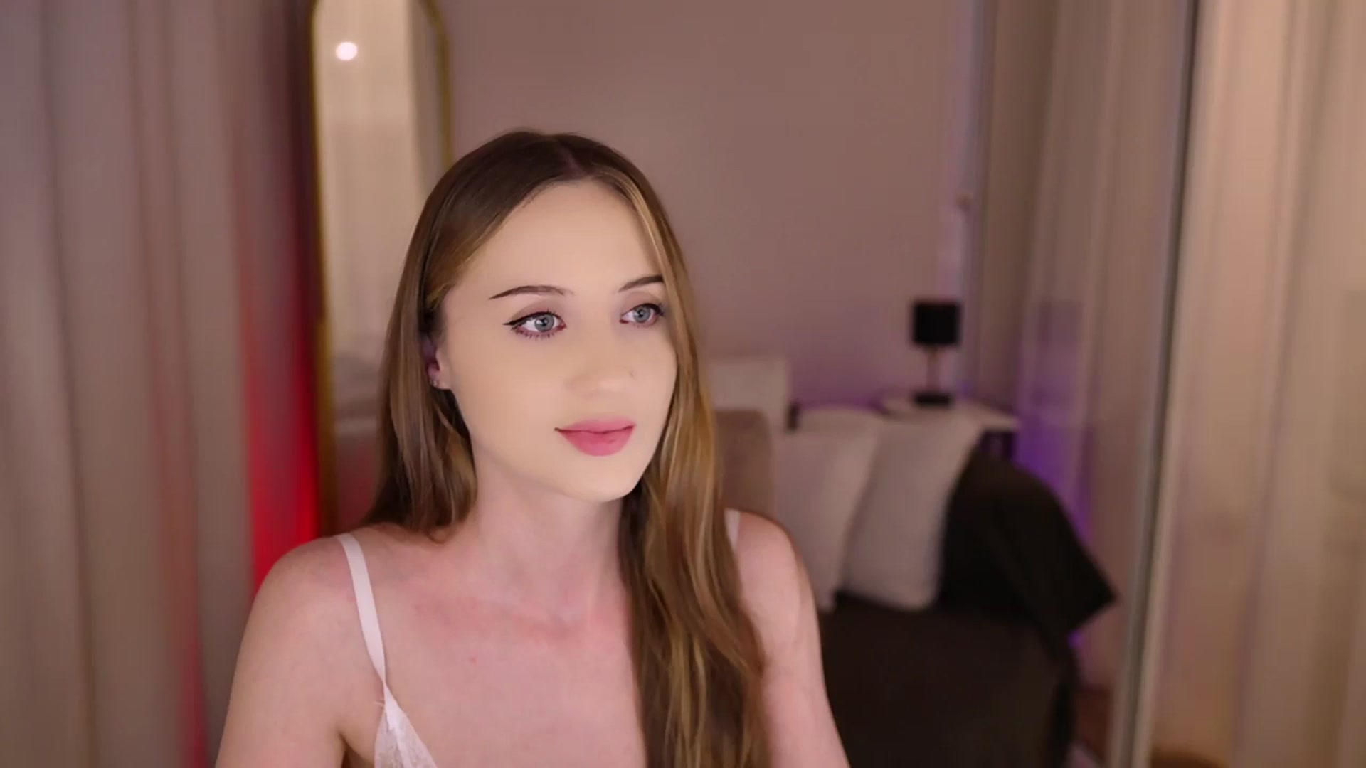 Gallery image thumbnail from Innocent_Soul's myfreecams stream on, 07/04/2025, 19:24 image 18 of 20