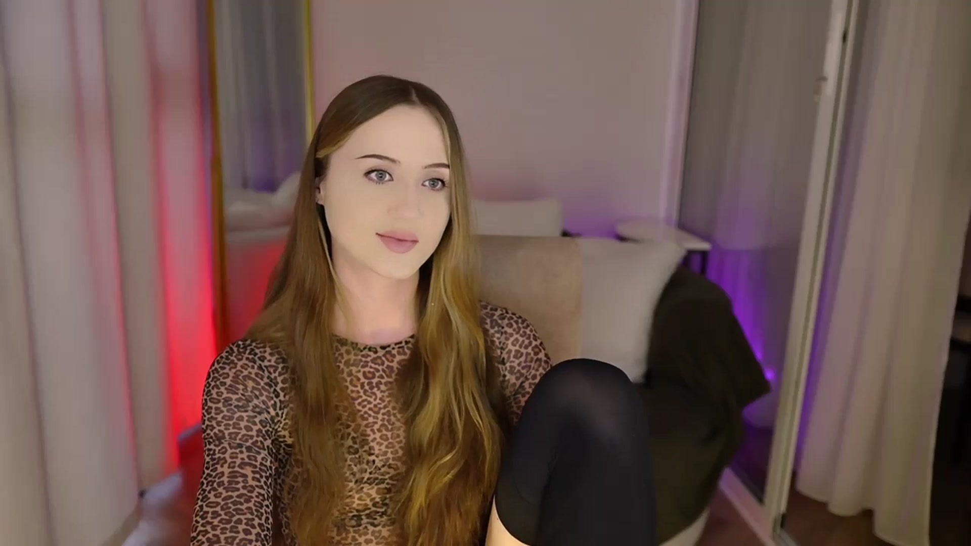 Gallery image thumbnail from Innocent_Soul's myfreecams stream on, 07/25/2025, 17:17 image 8 of 20