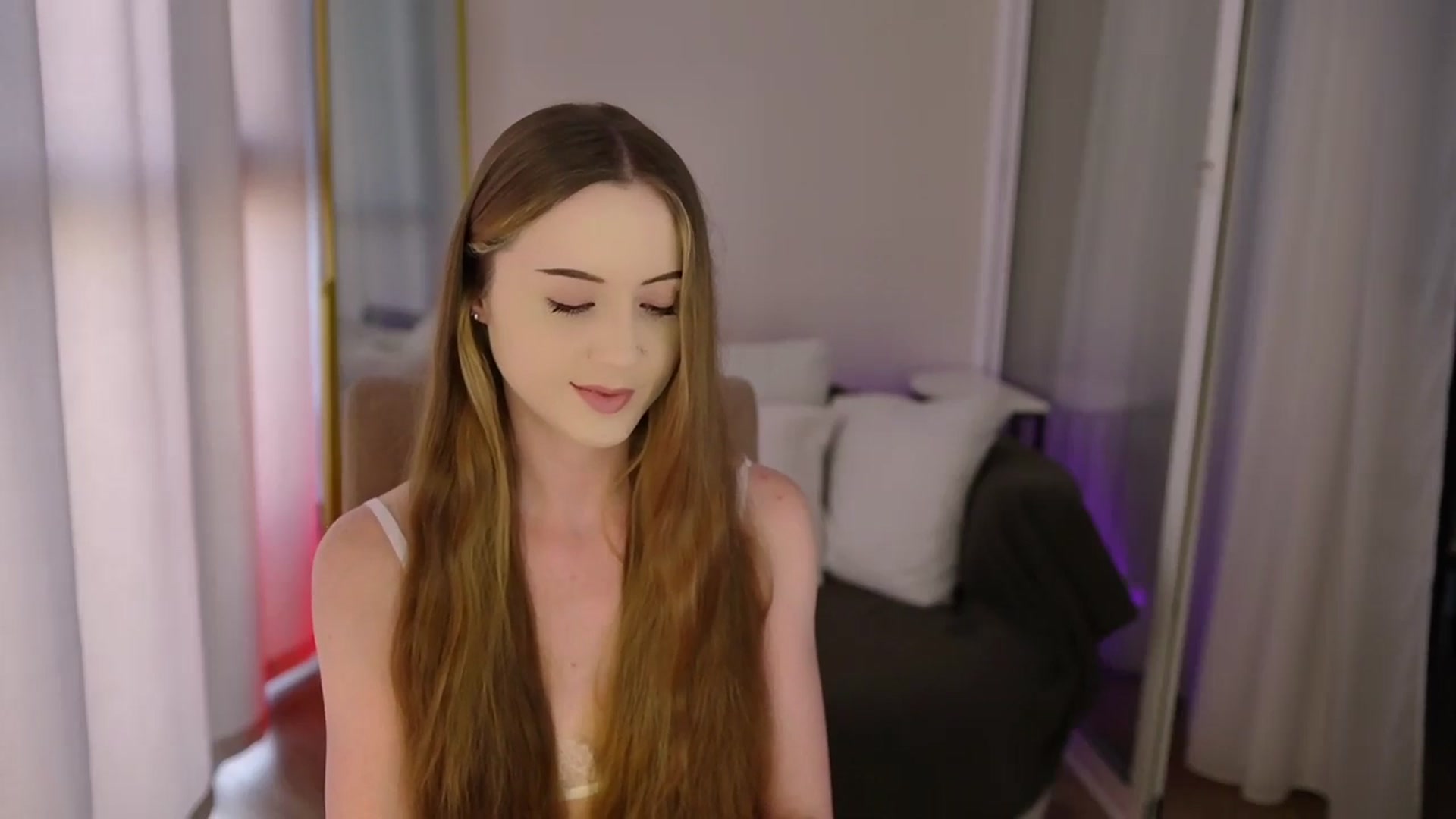 Gallery image thumbnail from Innocent_Soul's myfreecams stream on, 07/29/2025, 15:04 image 19 of 20