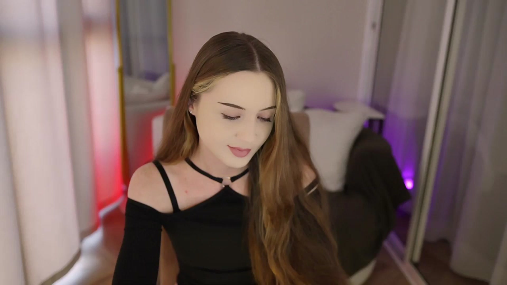 Gallery image thumbnail from Innocent_Soul's myfreecams stream on, 07/30/2025, 16:36 image 3 of 20
