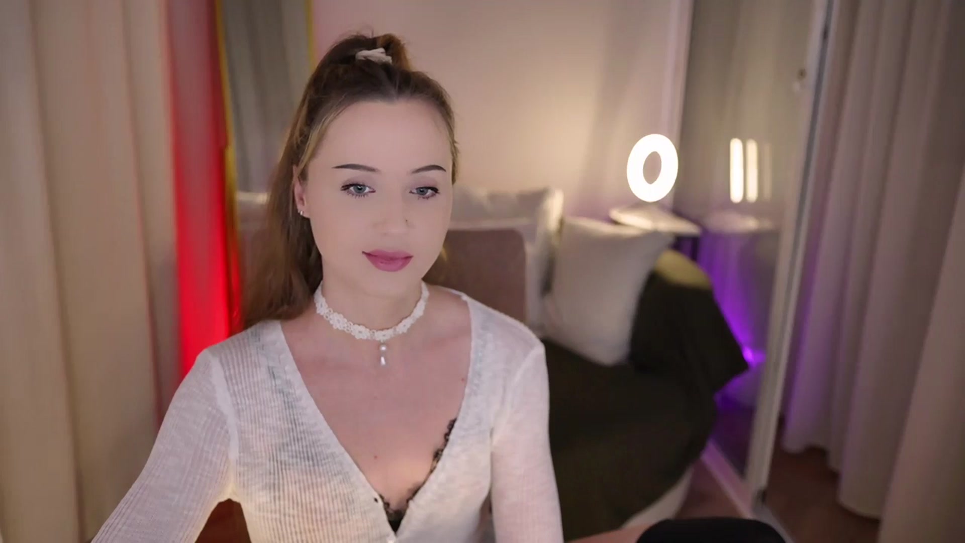 Gallery image thumbnail from Innocent_Soul's myfreecams stream on, 08/04/2025, 18:40 image 16 of 20