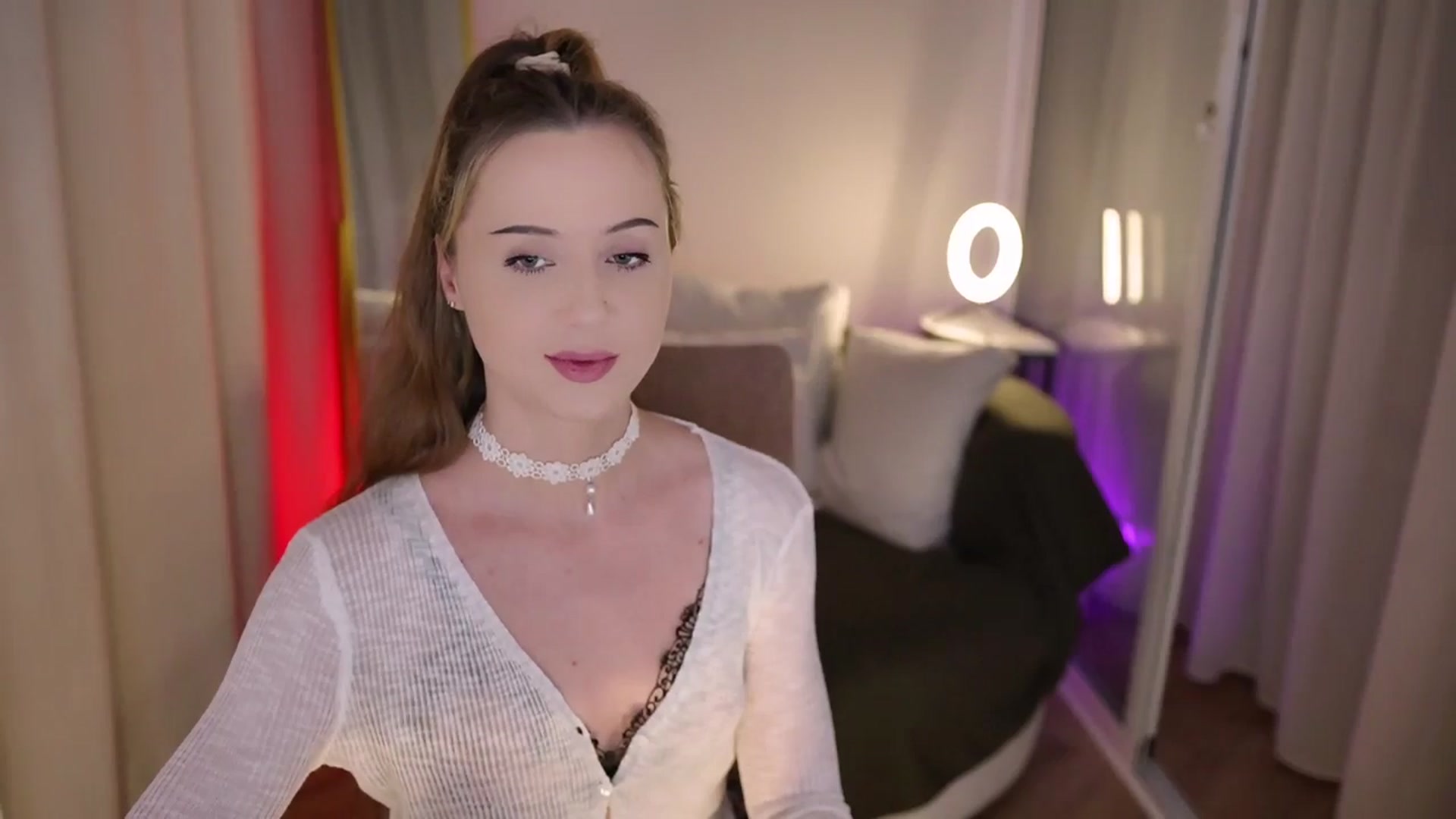 Gallery image thumbnail from Innocent_Soul's myfreecams stream on, 08/04/2025, 18:40 image 18 of 20