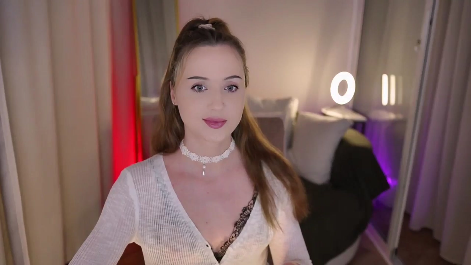 Gallery image thumbnail from Innocent_Soul's myfreecams stream on, 08/04/2025, 19:54 image 7 of 20