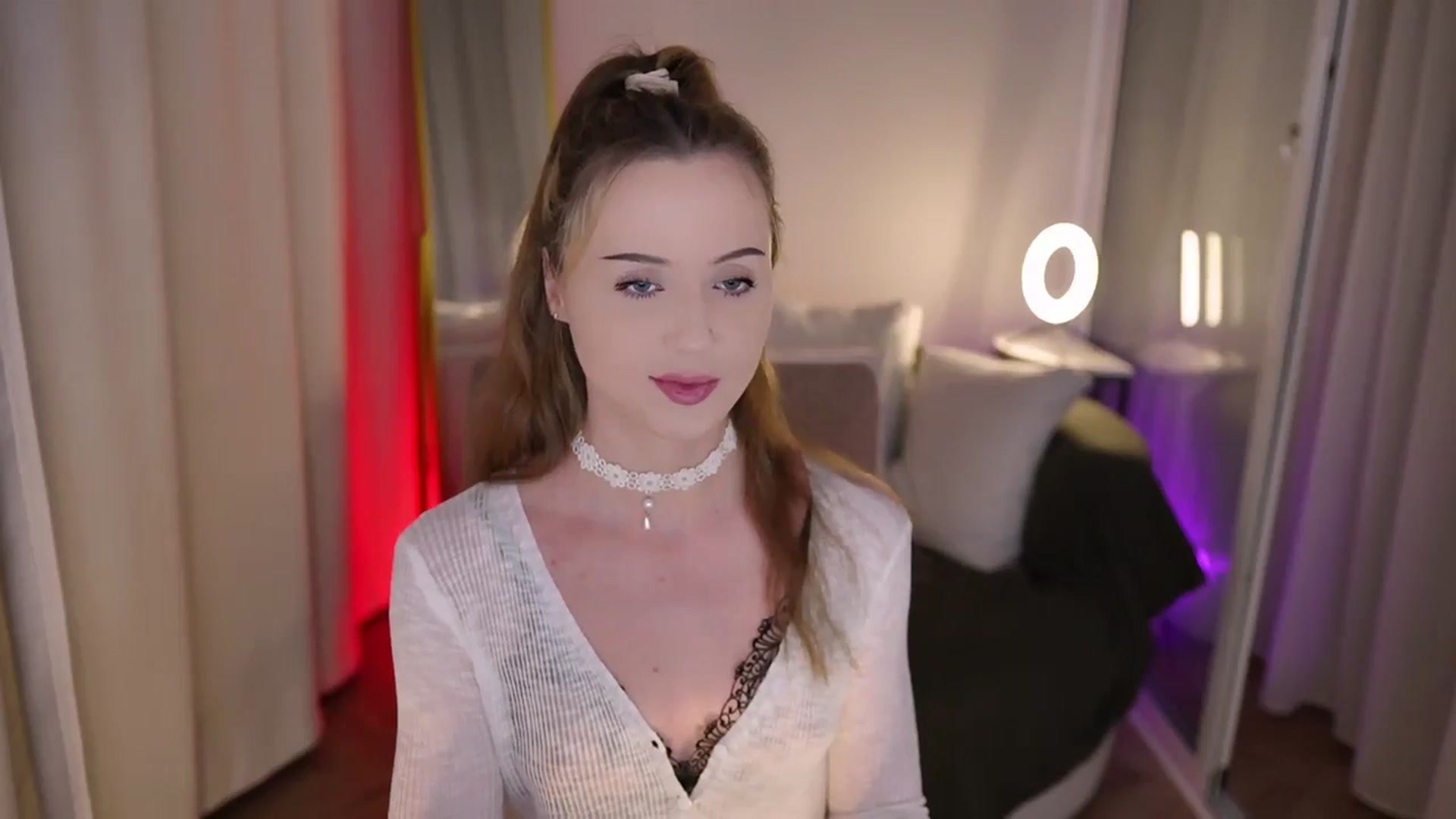 Gallery image thumbnail from Innocent_Soul's myfreecams stream on, 08/04/2025, 19:54 image 6 of 20