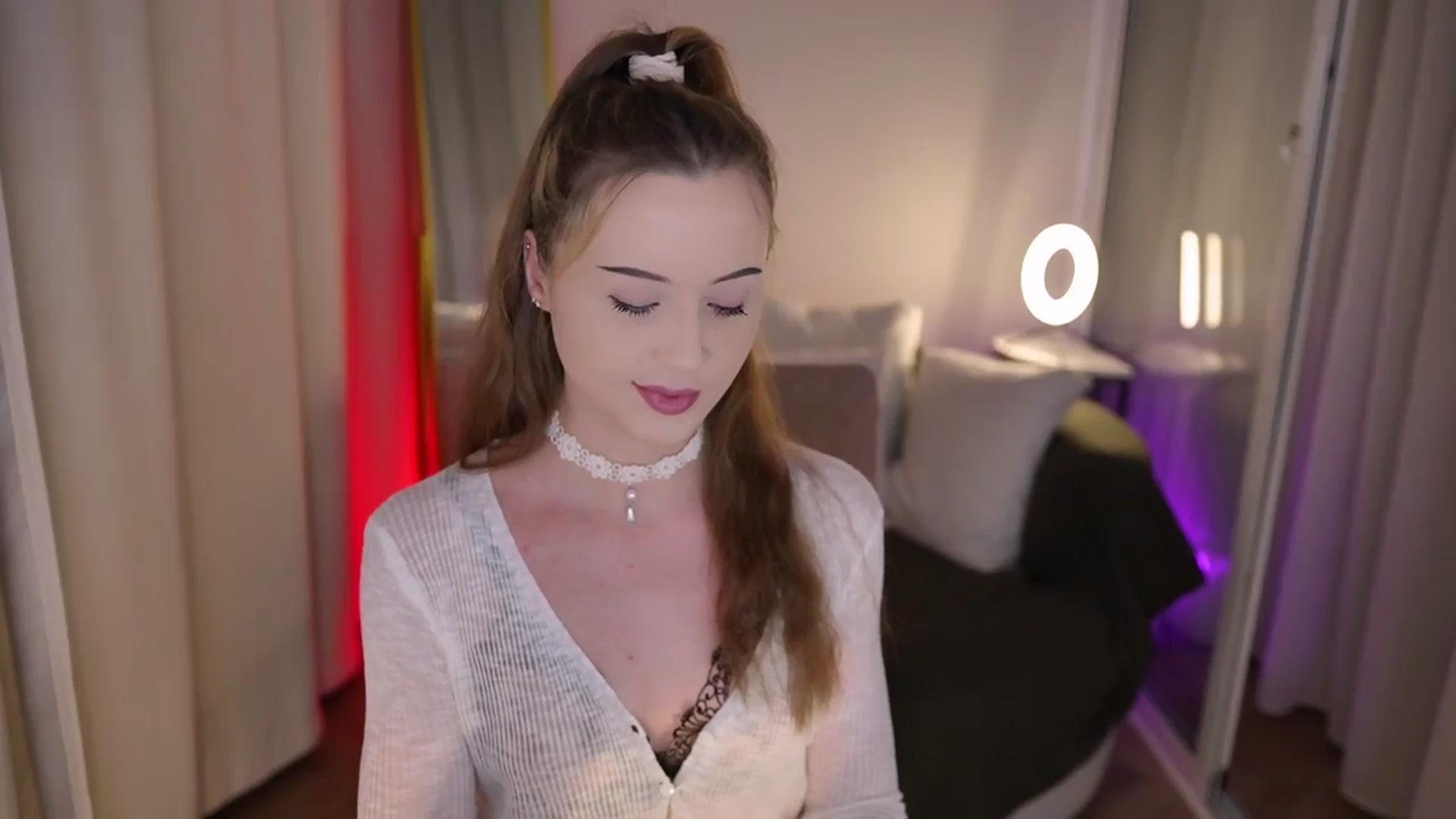 Gallery image thumbnail from Innocent_Soul's myfreecams stream on, 08/04/2025, 19:54 image 9 of 20