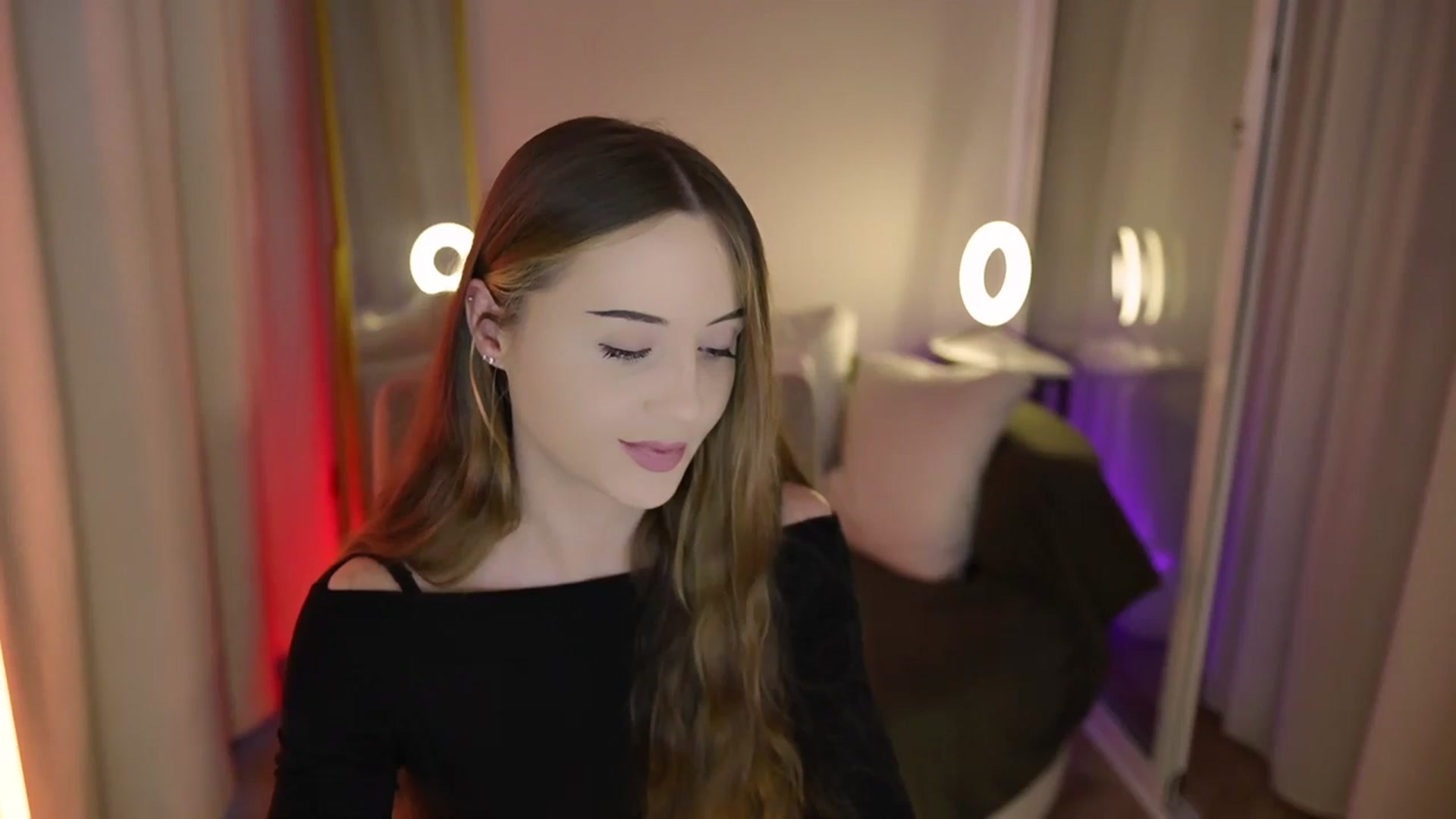 Gallery image thumbnail from Innocent_Soul's myfreecams stream on, 08/07/2025, 17:26 image 5 of 20