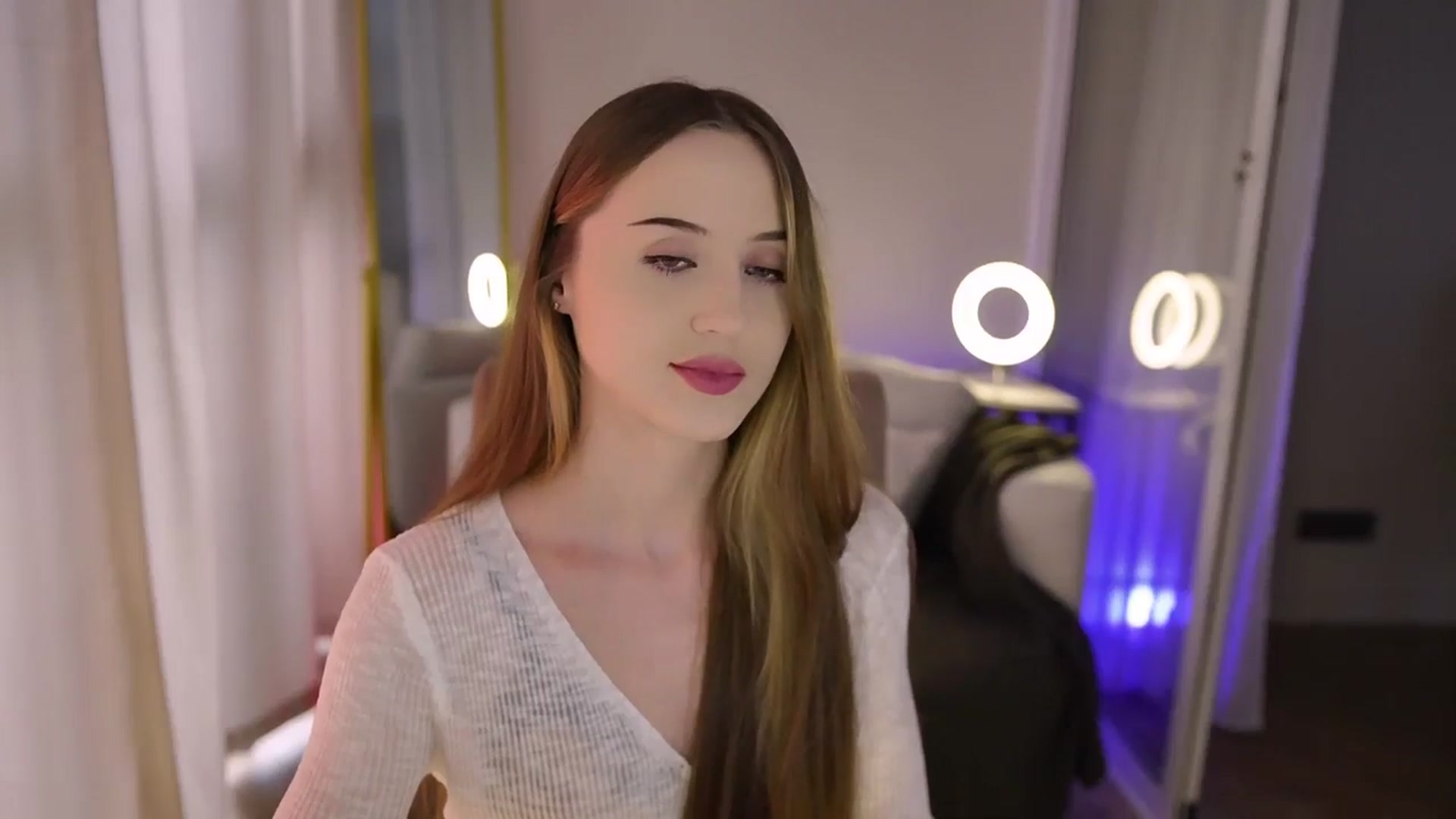Gallery image thumbnail from Innocent_Soul's myfreecams stream on, 09/04/2025, 14:46 image 4 of 20